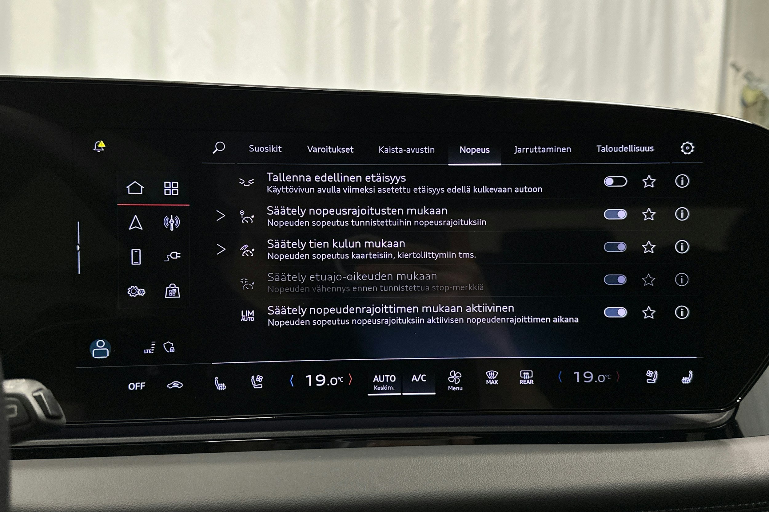 valkoinen Audi A6 e-tron 2025 kuva 32.