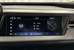 valkoinen Audi A6 e-tron 2025 kuva 36.
