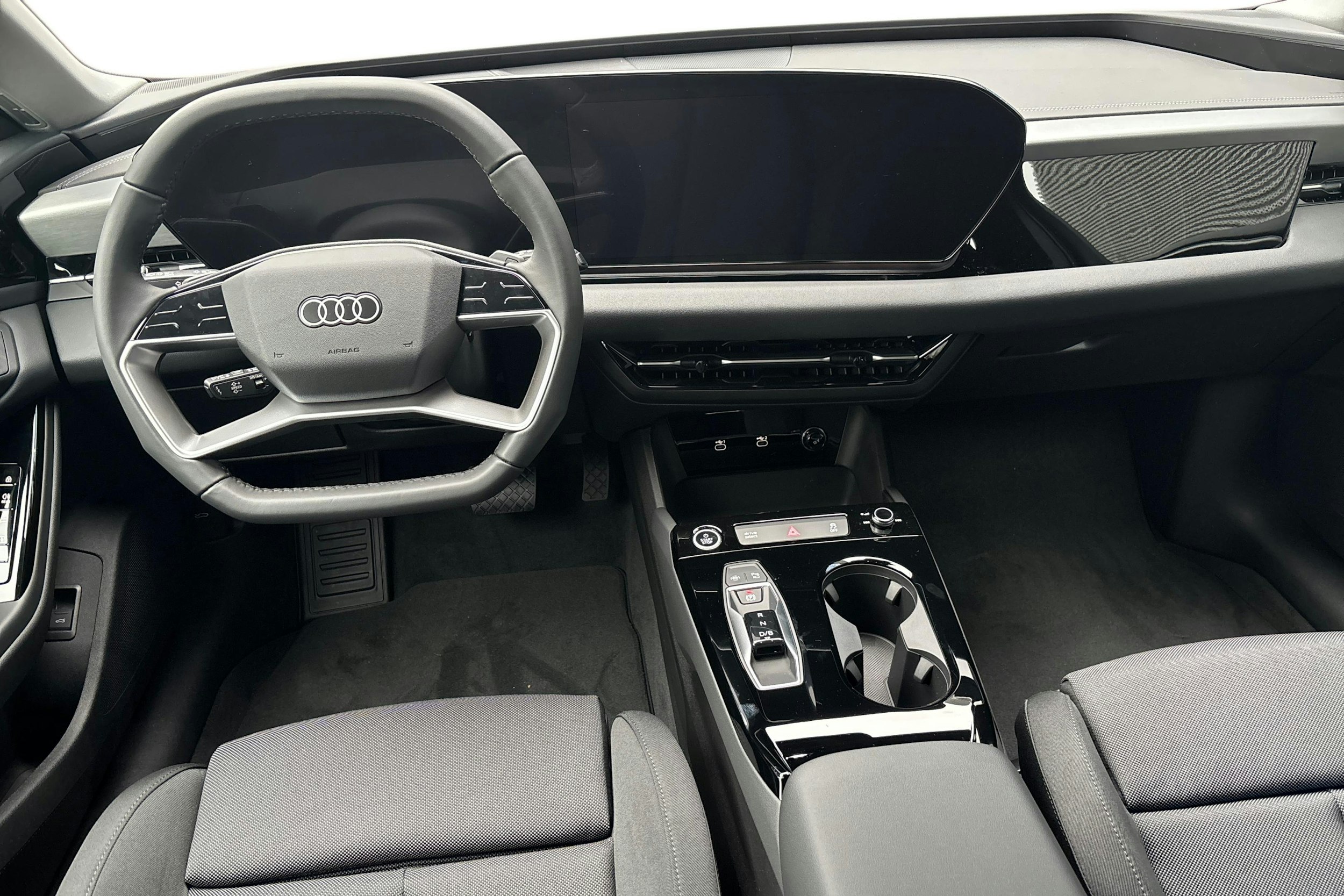 harmaa Audi A6 e-tron 2025 kuva 7.