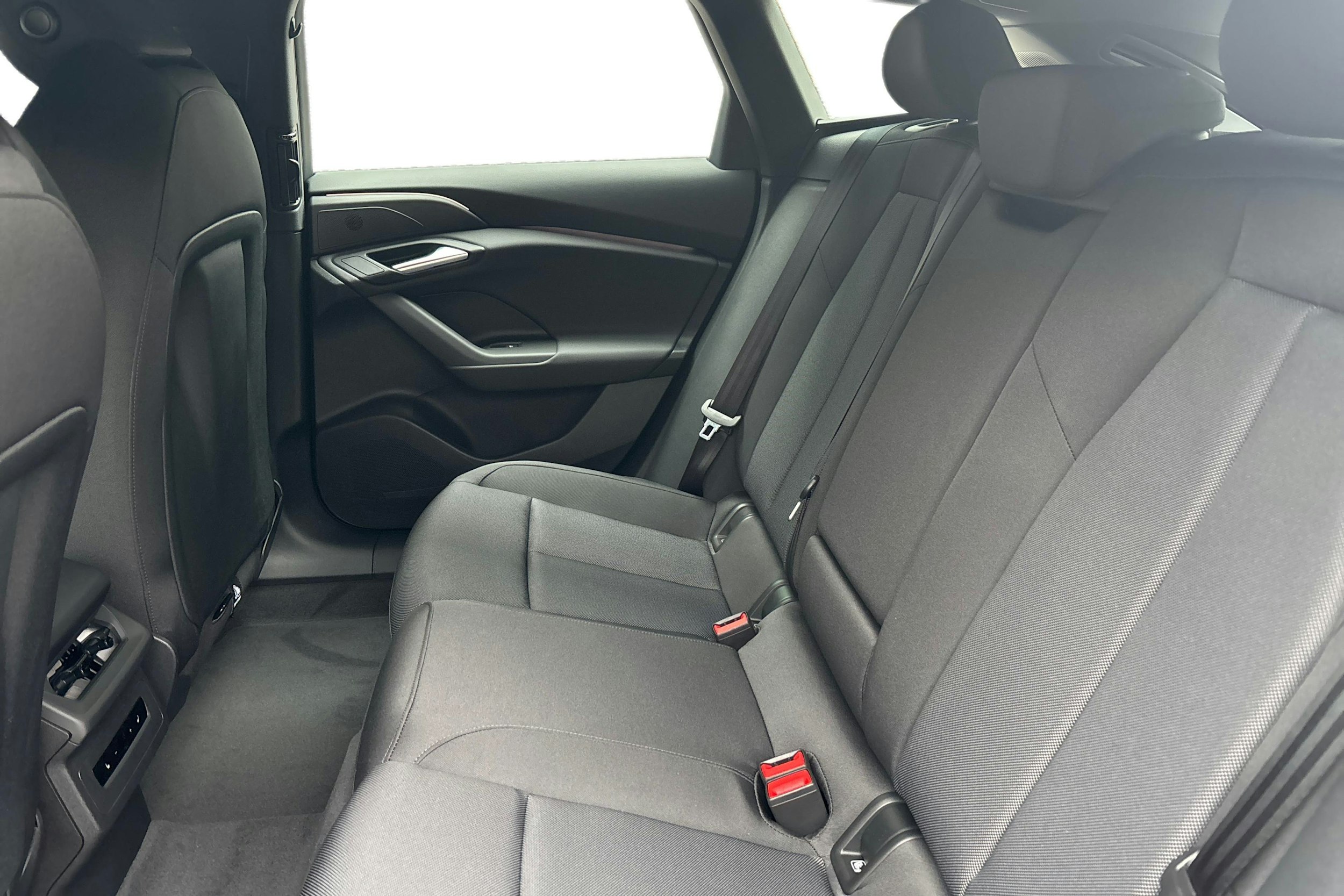 harmaa Audi A6 e-tron 2025 kuva 8.
