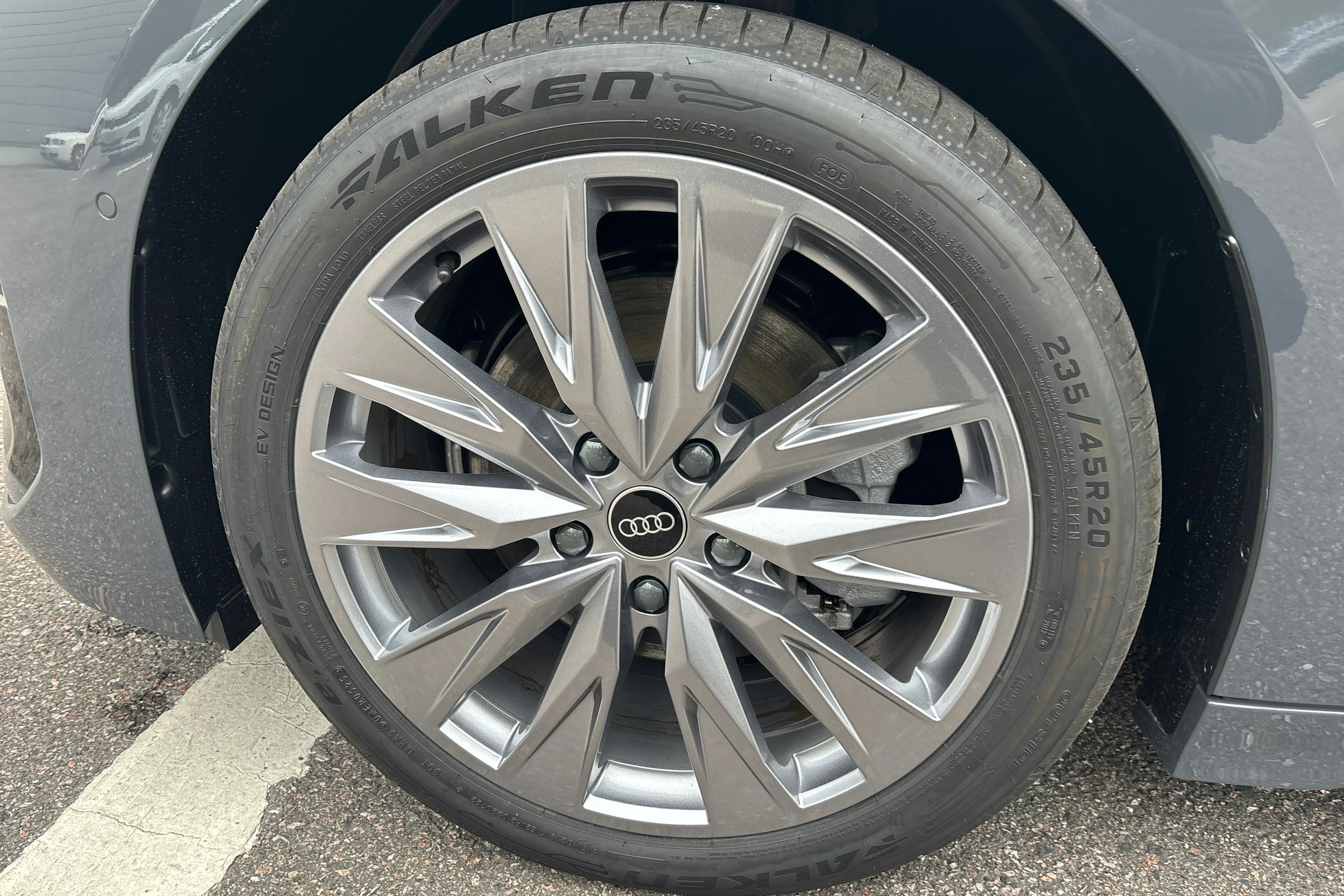 harmaa Audi A6 e-tron 2025 kuva 9.