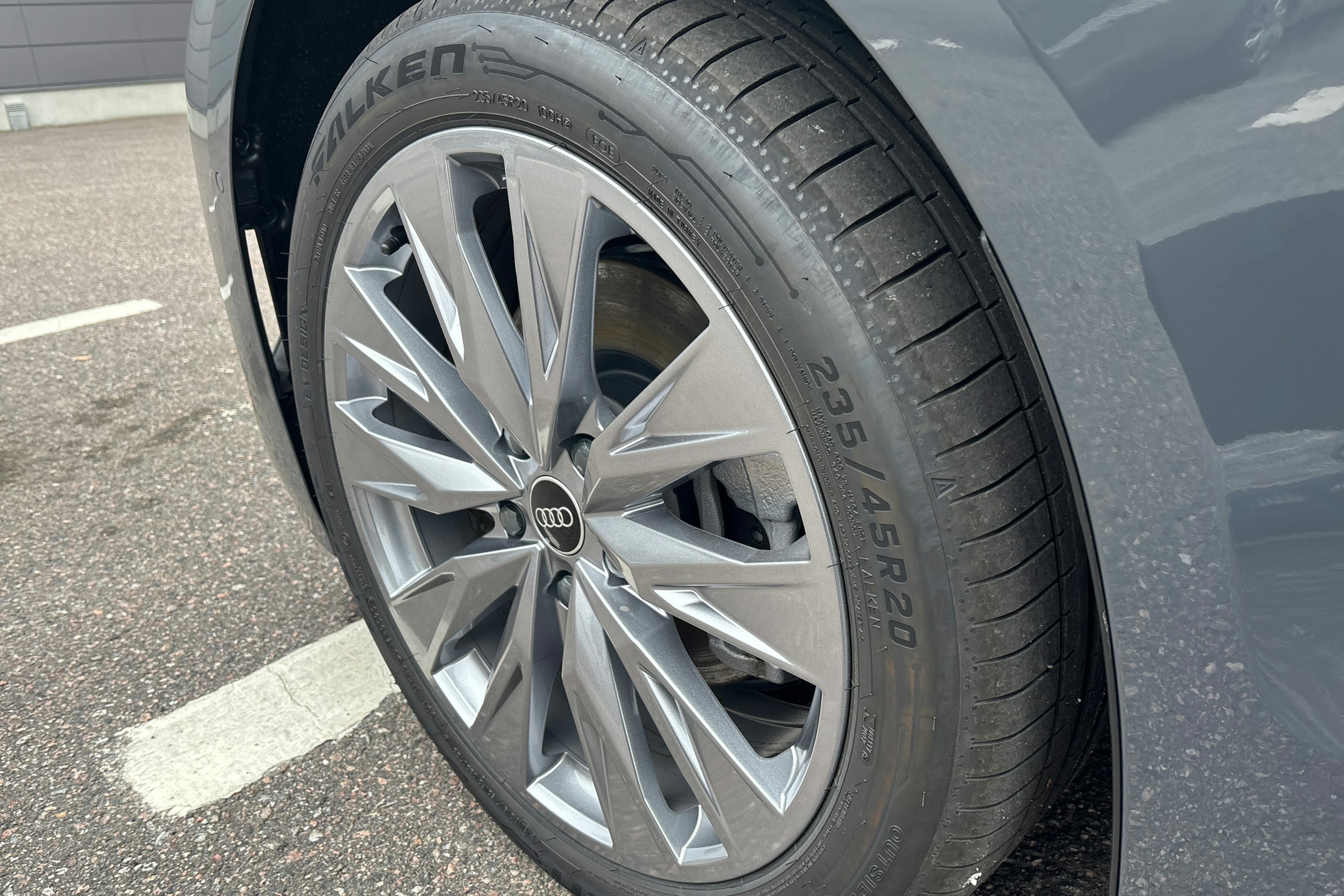 harmaa Audi A6 e-tron 2025 kuva 10.