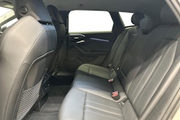 beige Audi A6 e-tron 2025 kuva 10.