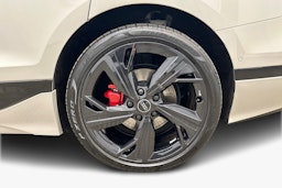 beige Audi A6 e-tron 2025 kuva 11.