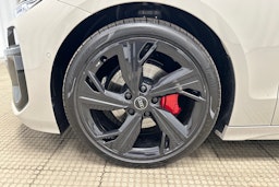 beige Audi A6 e-tron 2025 kuva 12.