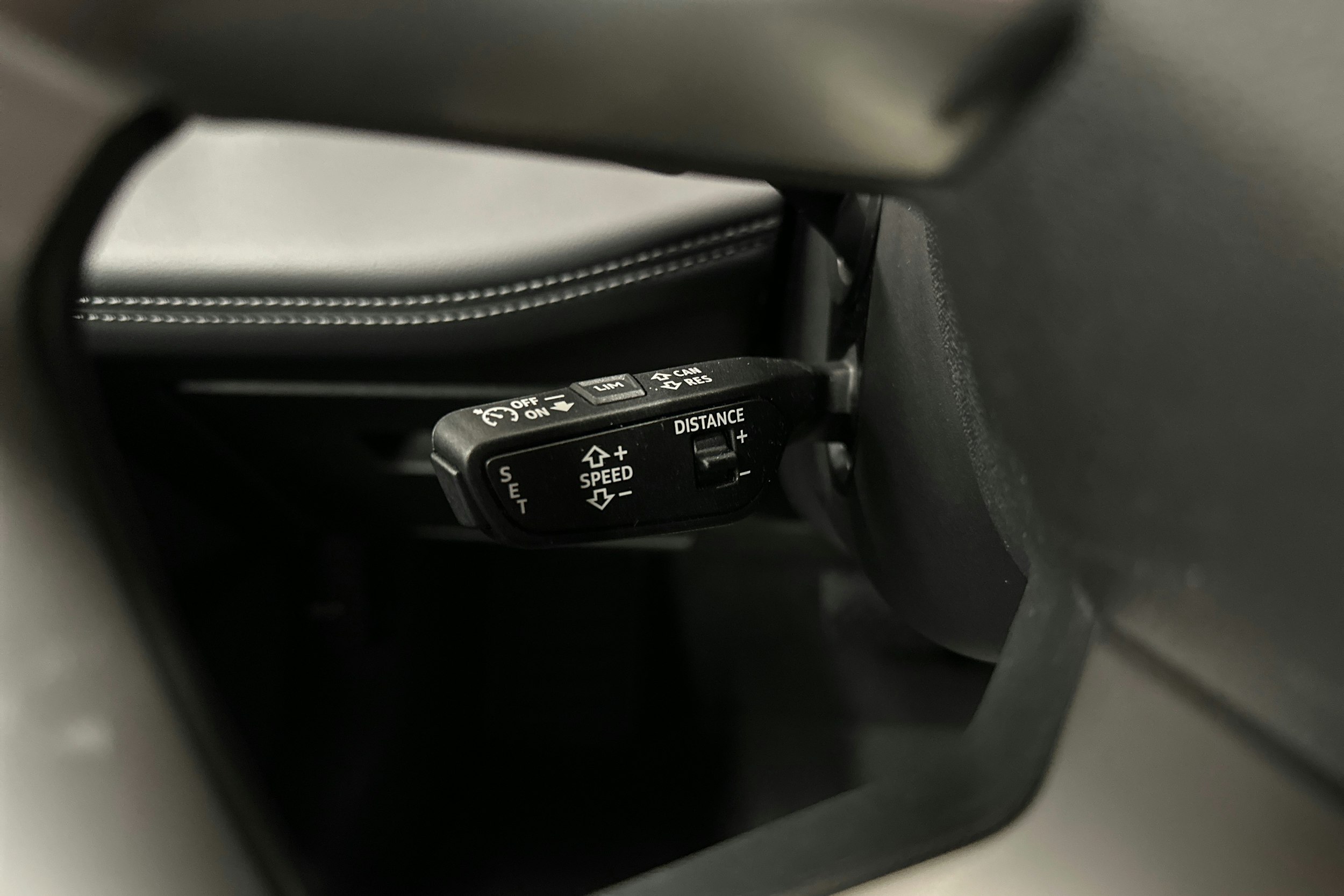 beige Audi A6 e-tron 2025 kuva 15.