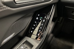 beige Audi A6 e-tron 2025 kuva 18.