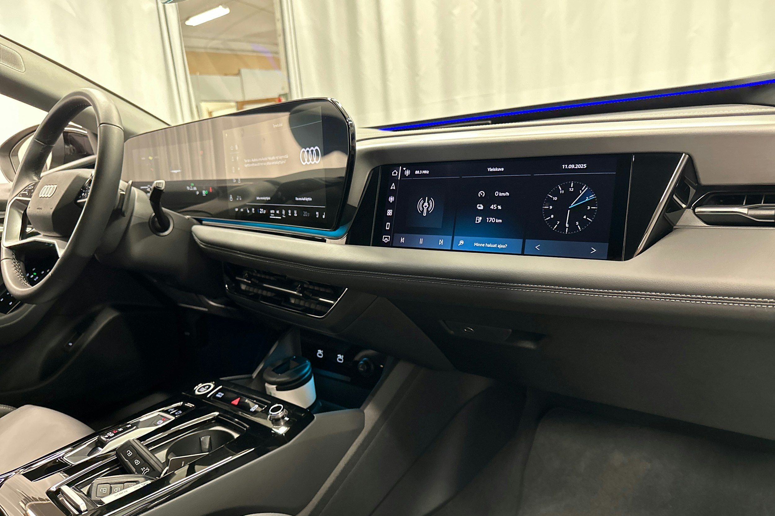 beige Audi A6 e-tron 2025 kuva 34.