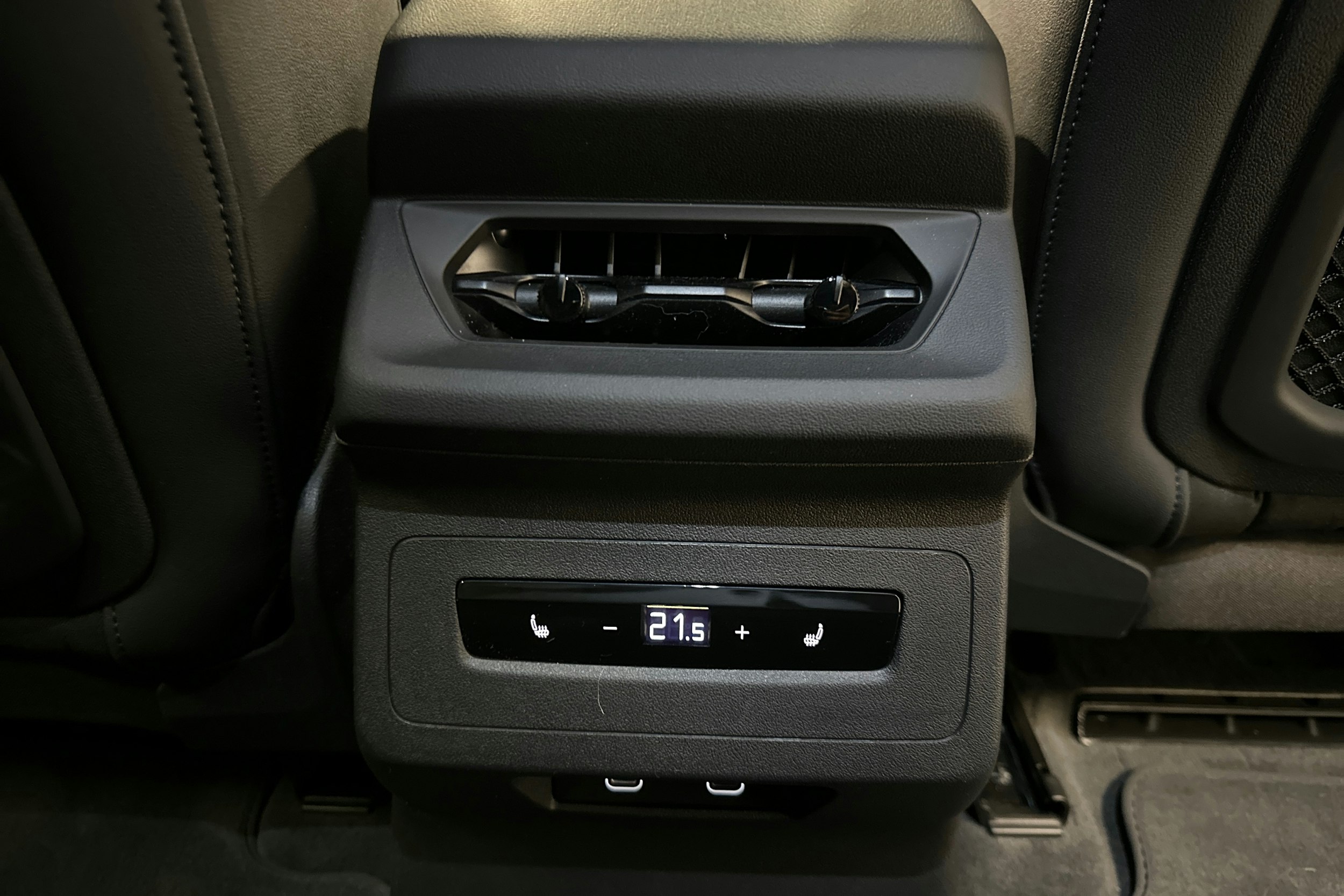 beige Audi A6 e-tron 2025 kuva 36.