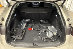 beige Audi A6 e-tron 2025 kuva 37.
