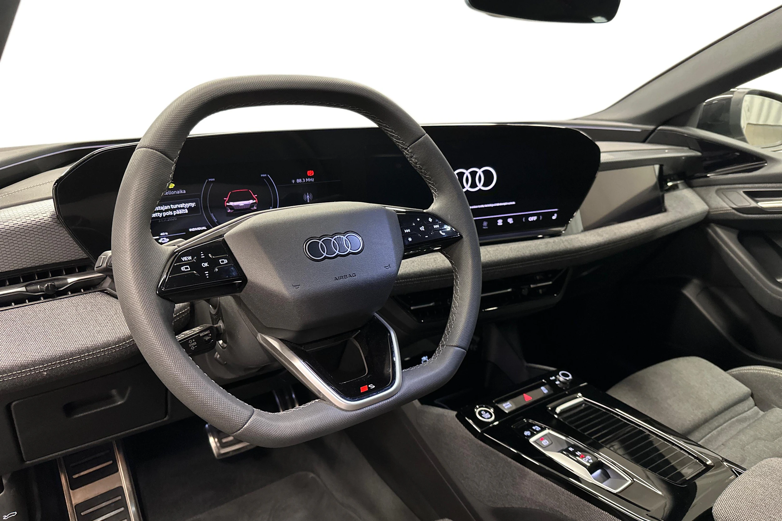 beige Audi A6 e-tron 2025 kuva 6.
