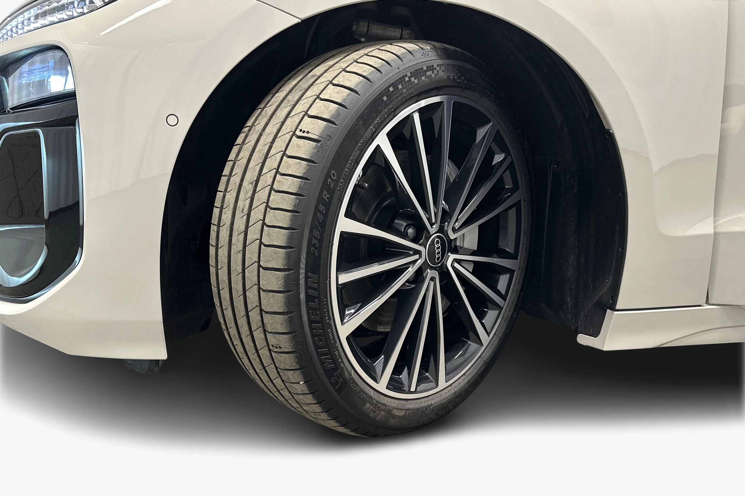 beige Audi A6 e-tron 2025 kuva 9.