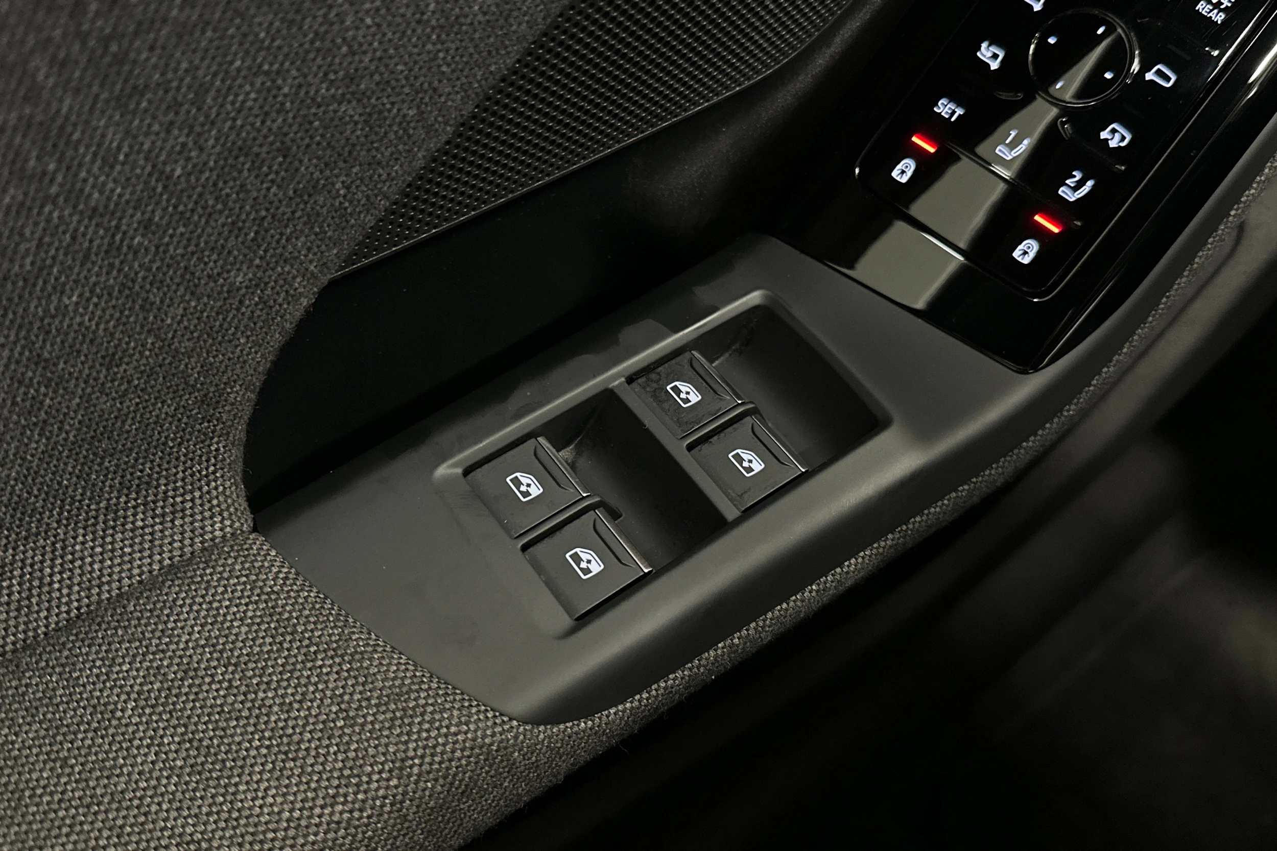 beige Audi A6 e-tron 2025 kuva 15.