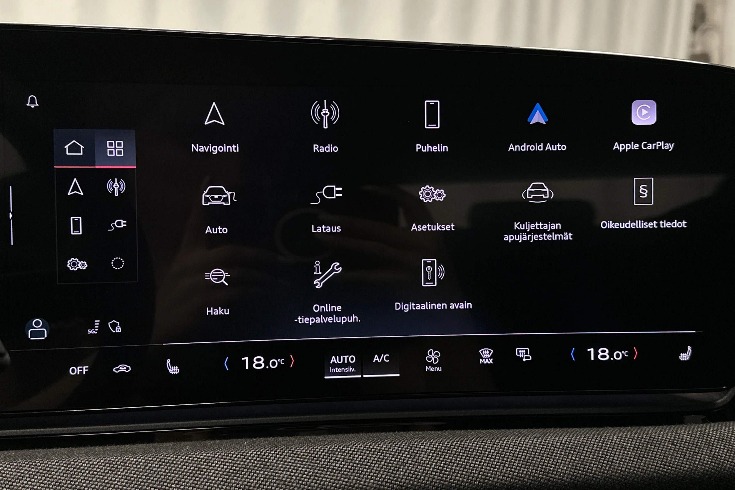 beige Audi A6 e-tron 2025 kuva 18.