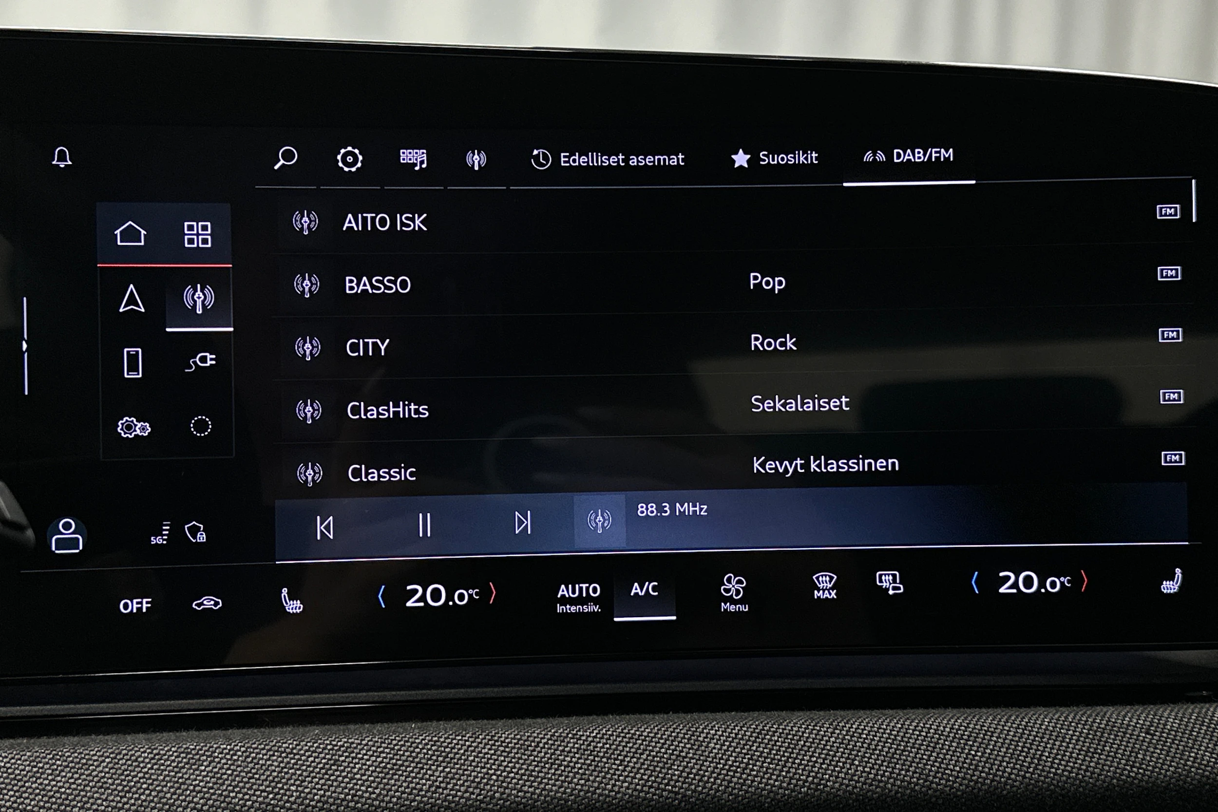 beige Audi A6 e-tron 2025 kuva 20.