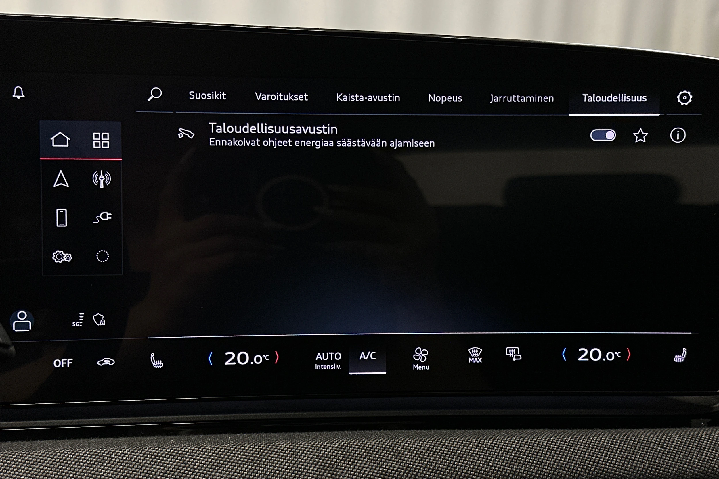beige Audi A6 e-tron 2025 kuva 28.