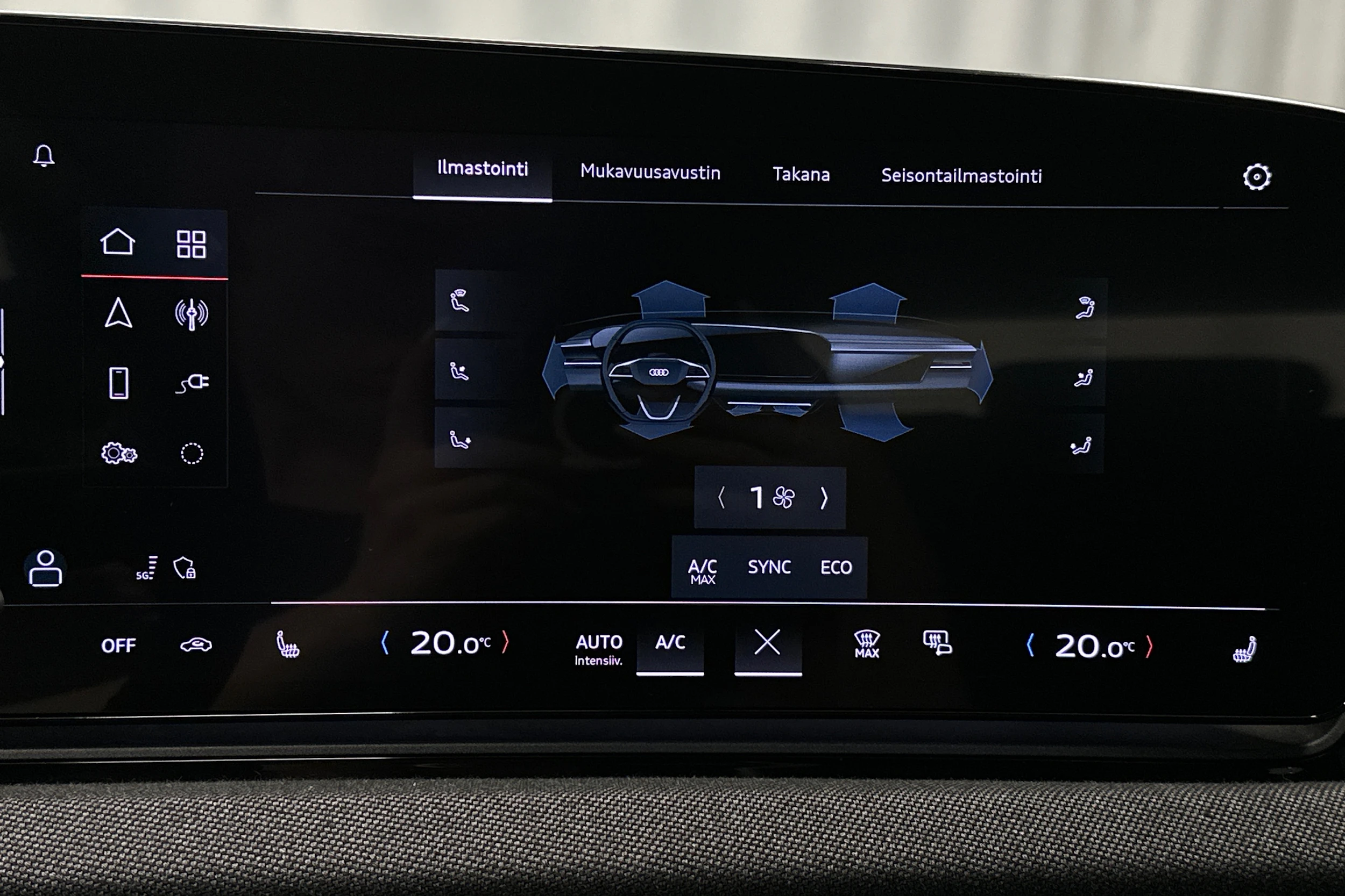 beige Audi A6 e-tron 2025 kuva 30.