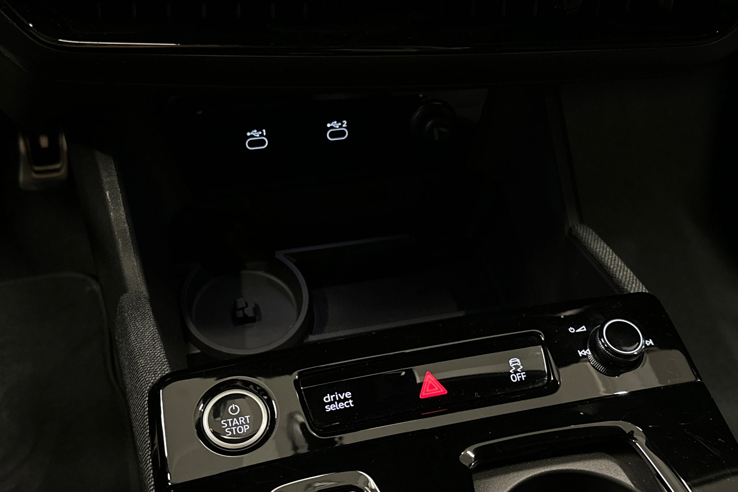 beige Audi A6 e-tron 2025 kuva 34.