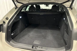 beige Audi A6 e-tron 2025 kuva 38.