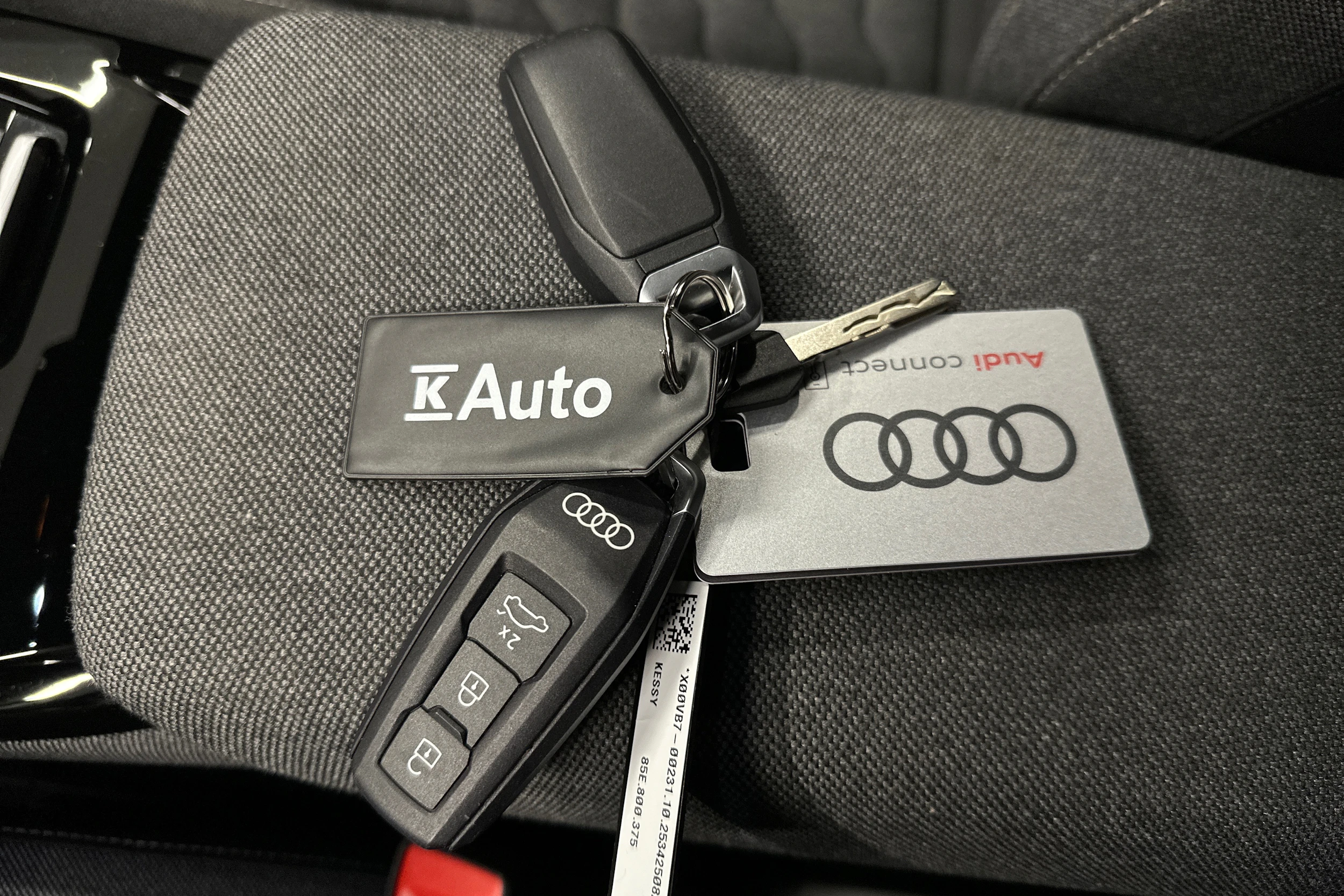 beige Audi A6 e-tron 2025 kuva 43.
