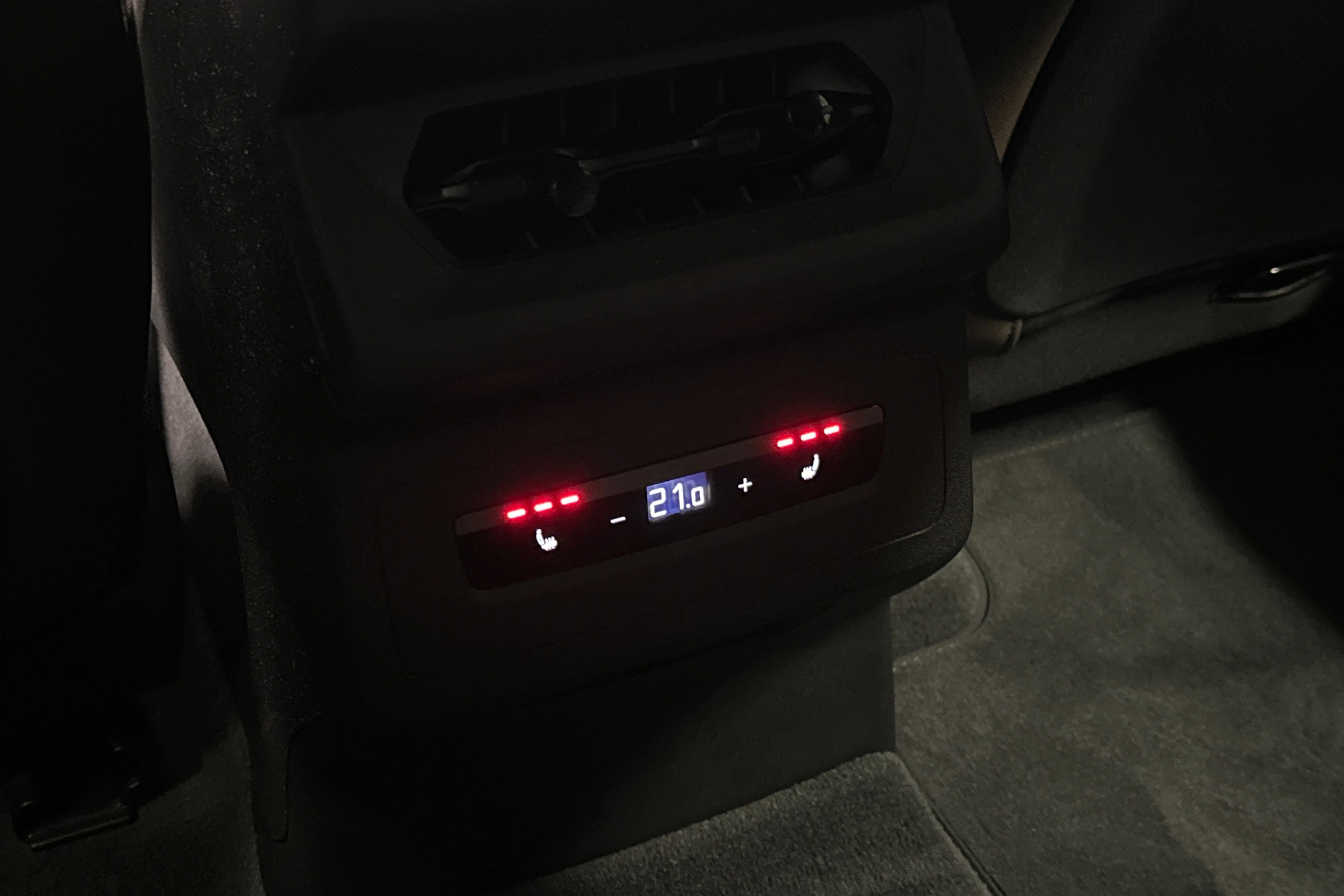 beige Audi A6 e-tron 2025 kuva 14.