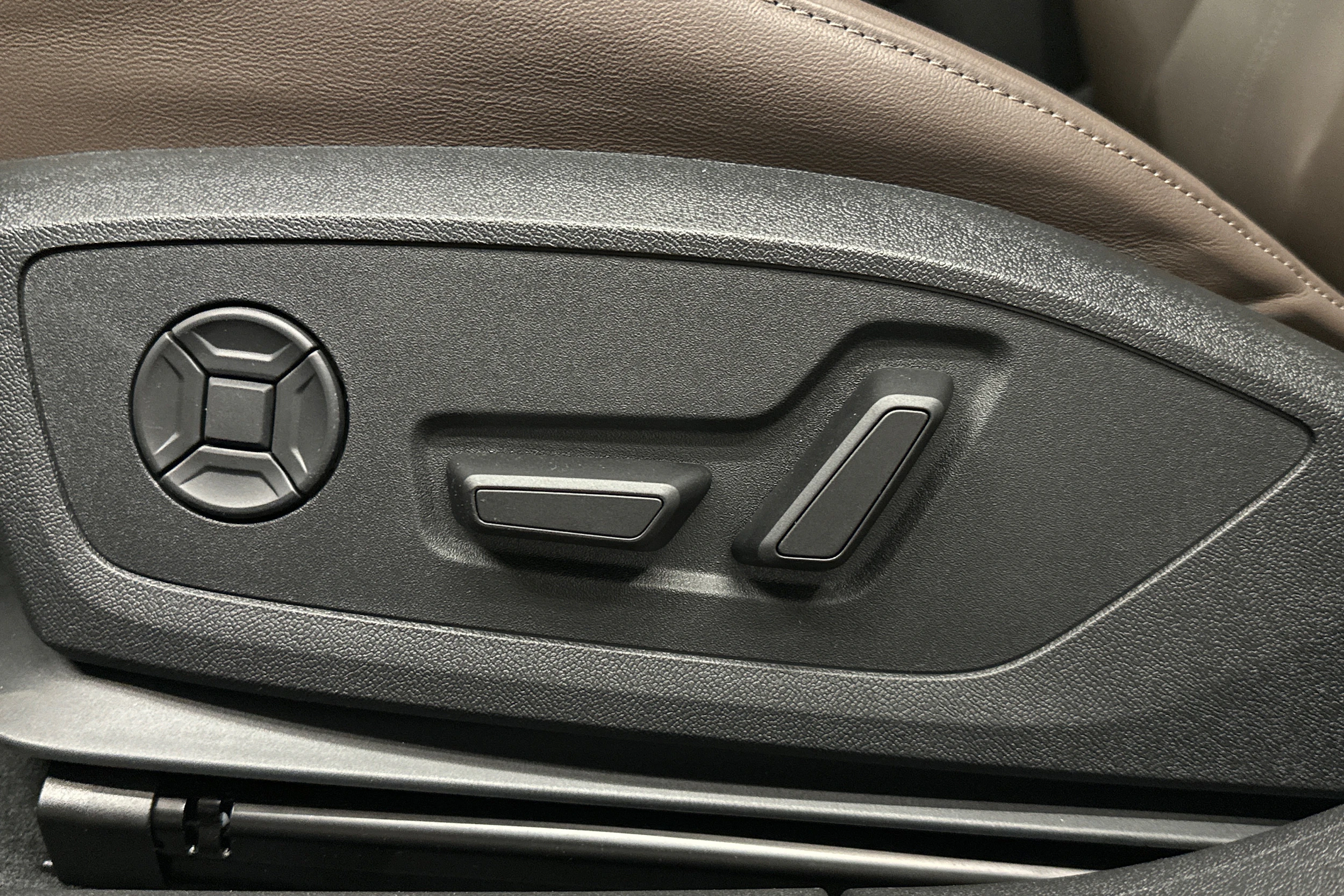 beige Audi A6 e-tron 2025 kuva 16.