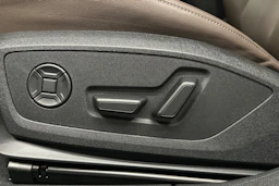beige Audi A6 e-tron 2025 kuva 16.