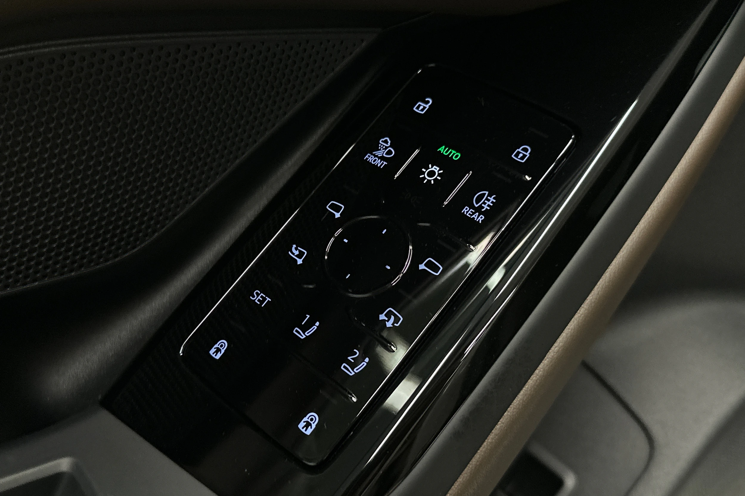 beige Audi A6 e-tron 2025 kuva 17.