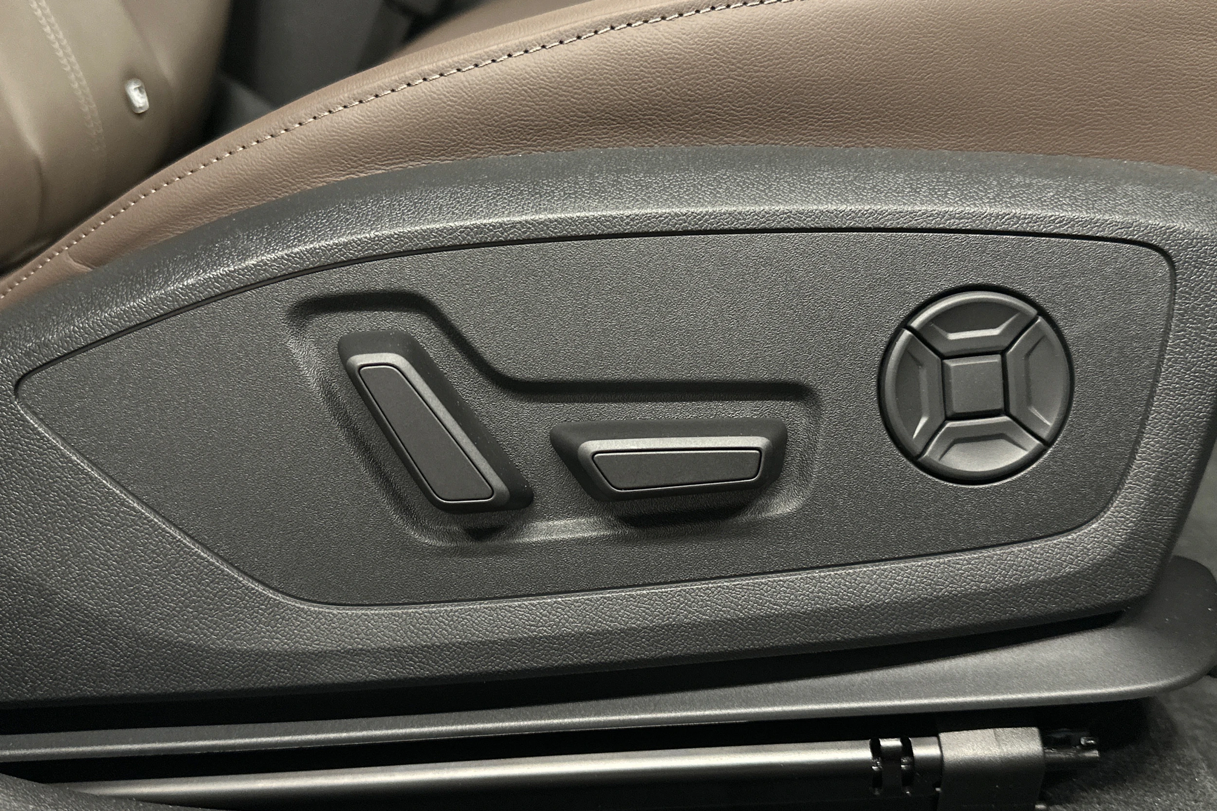 beige Audi A6 e-tron 2025 kuva 18.