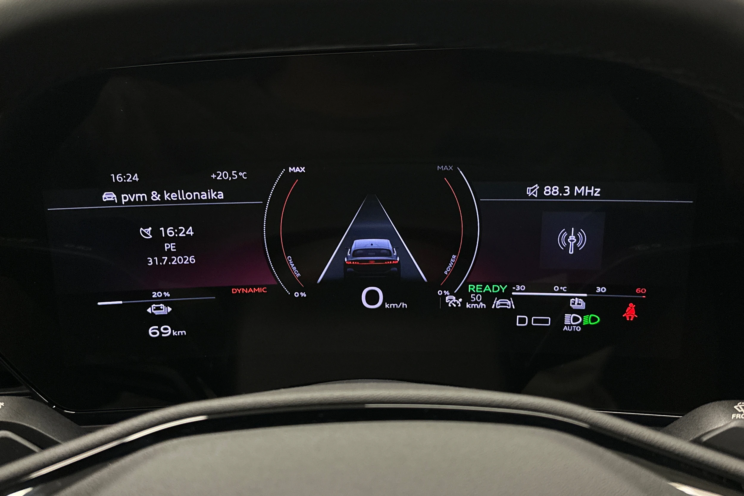 beige Audi A6 e-tron 2025 kuva 24.