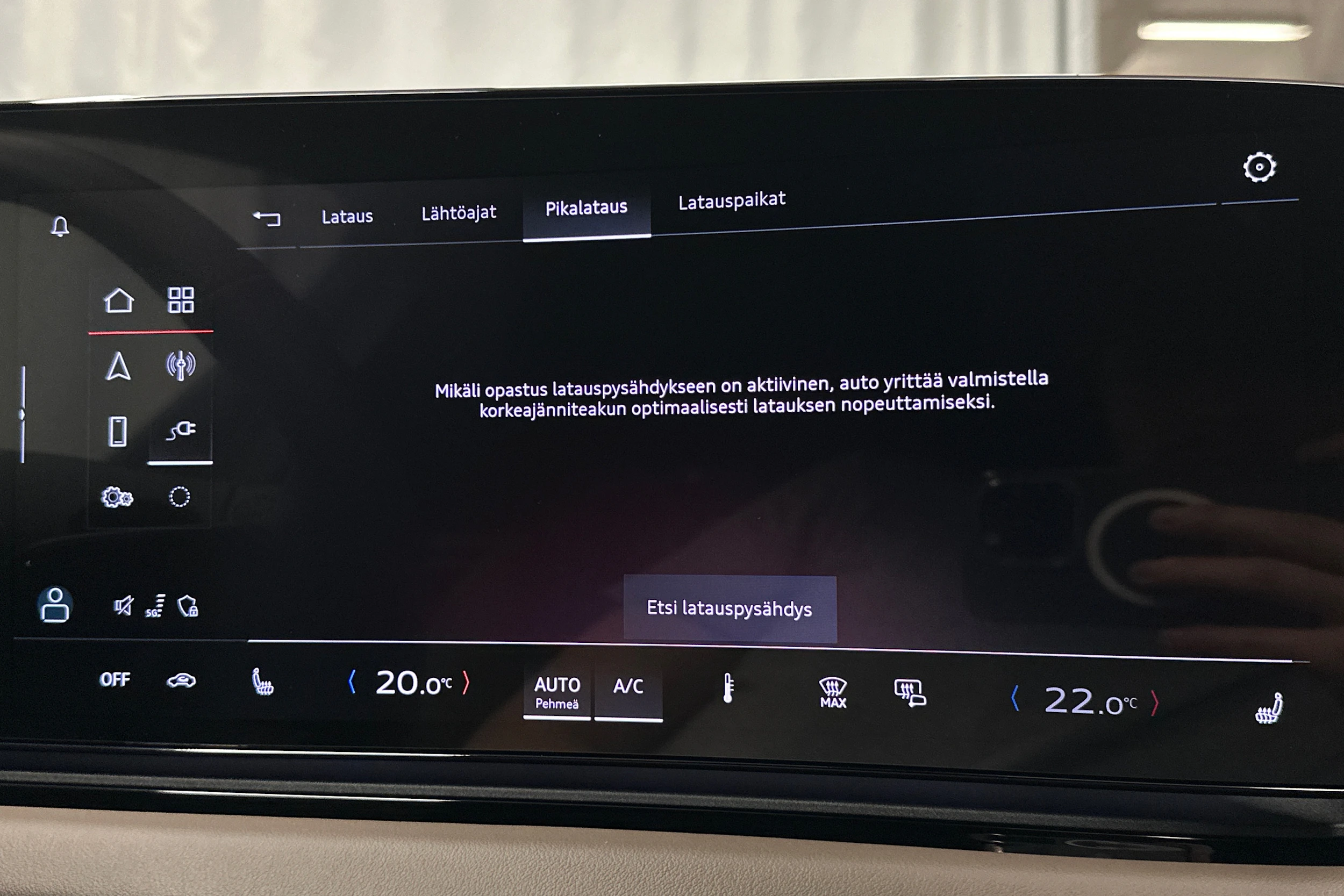 beige Audi A6 e-tron 2025 kuva 27.