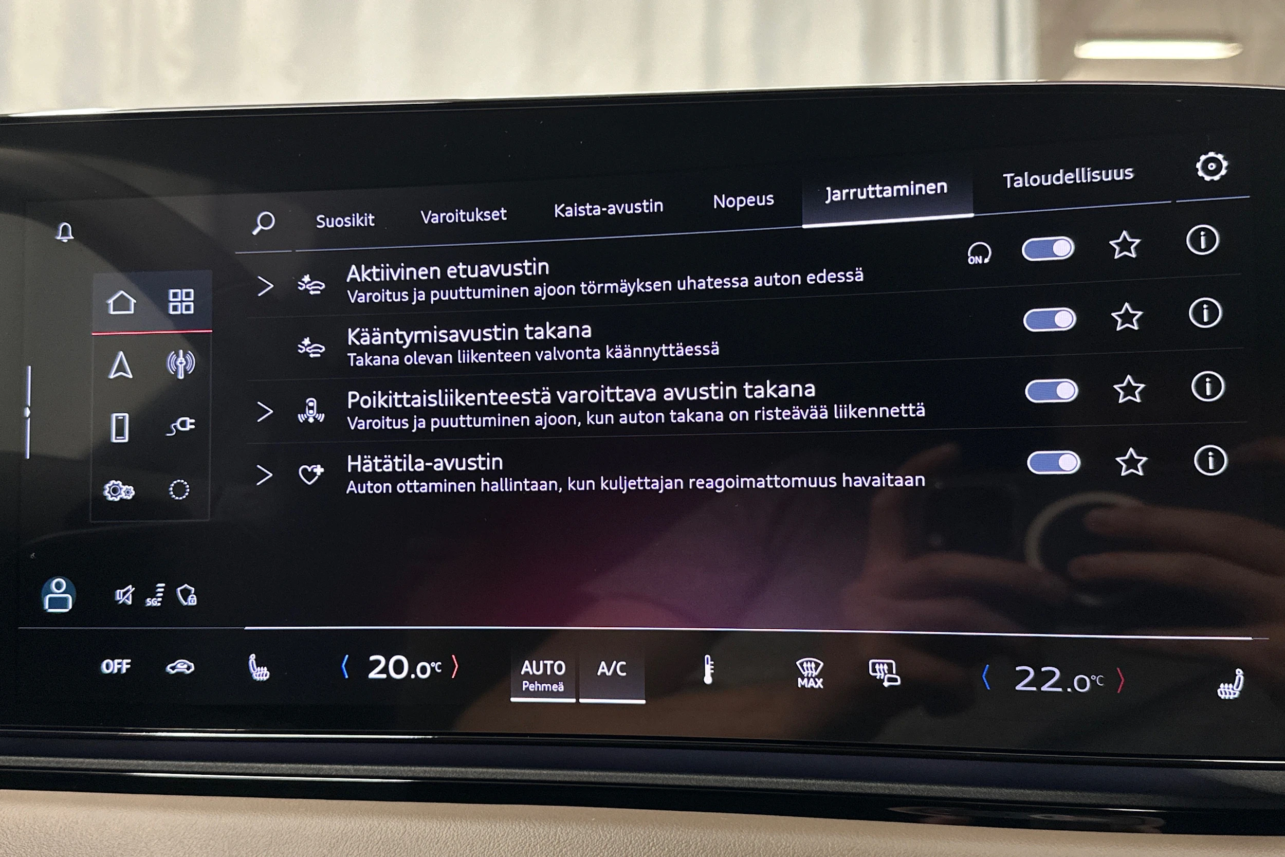 beige Audi A6 e-tron 2025 kuva 32.