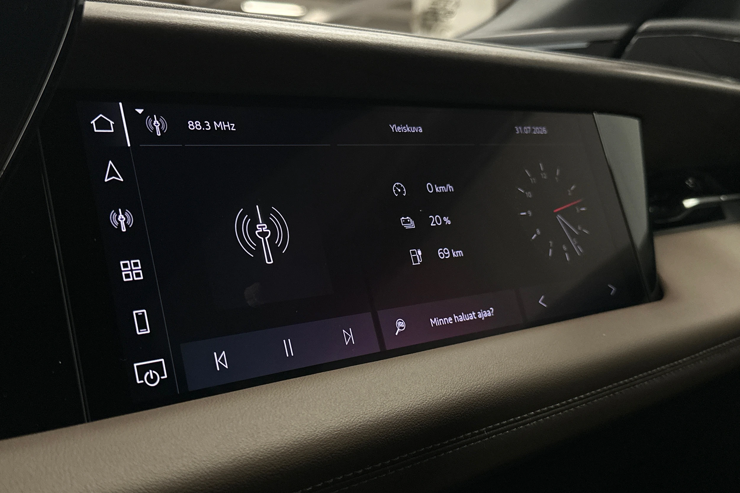 beige Audi A6 e-tron 2025 kuva 35.