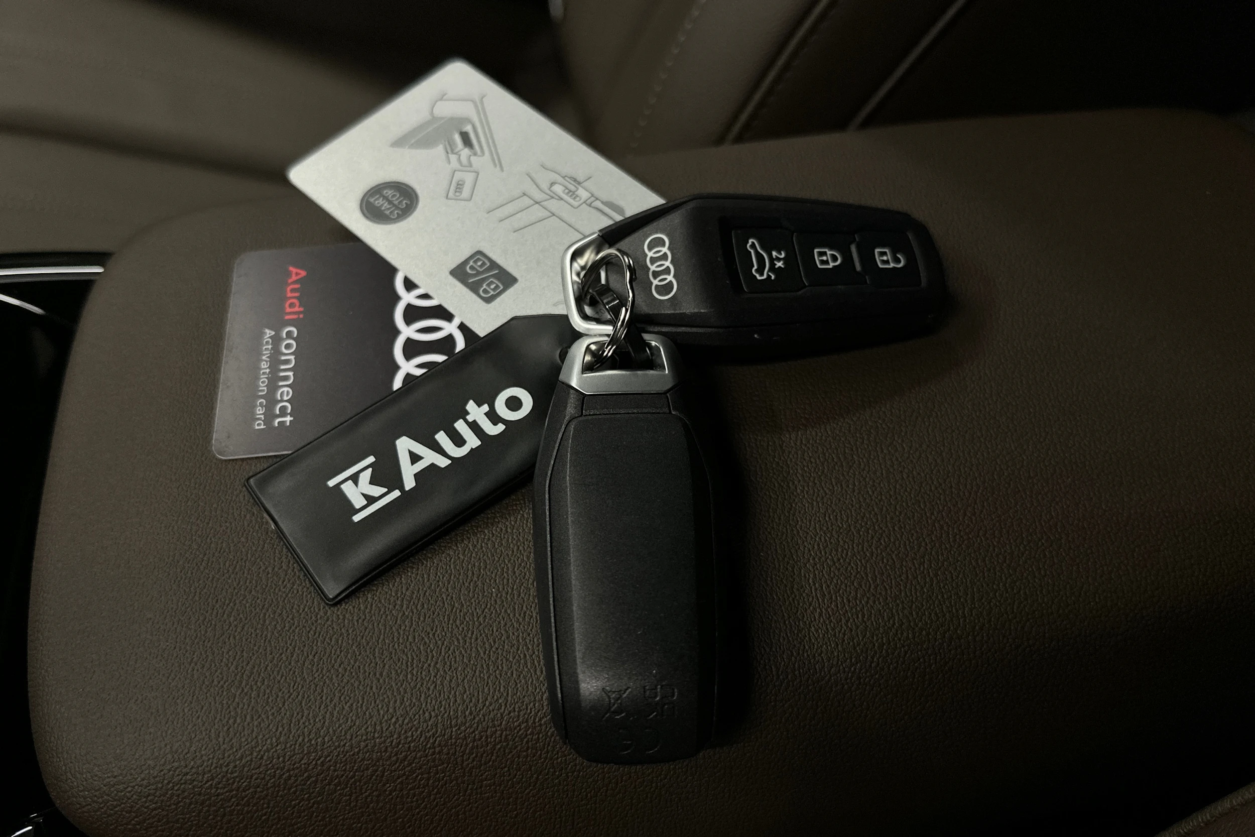 beige Audi A6 e-tron 2025 kuva 37.