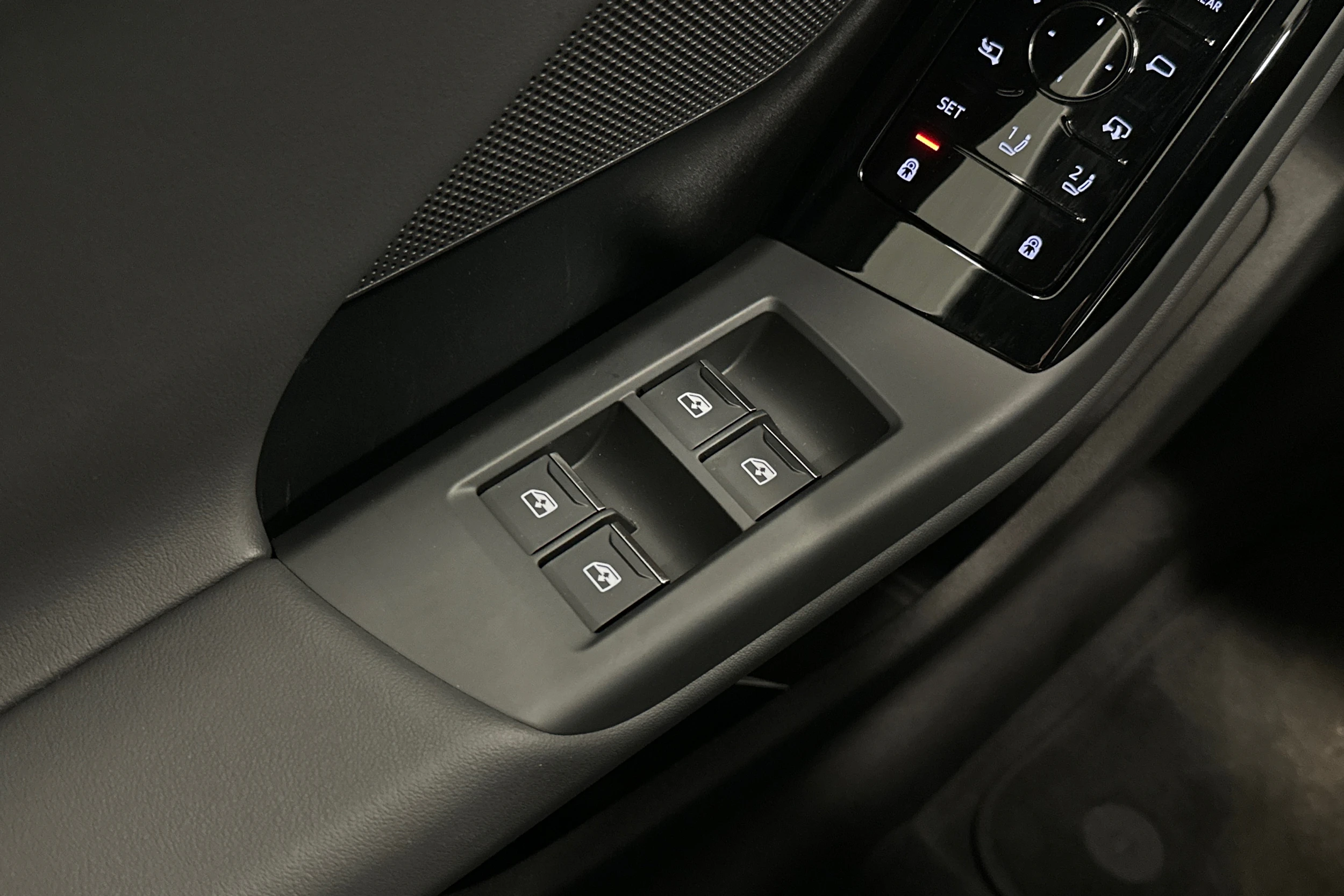 musta Audi A6 e-tron 2025 kuva 15.