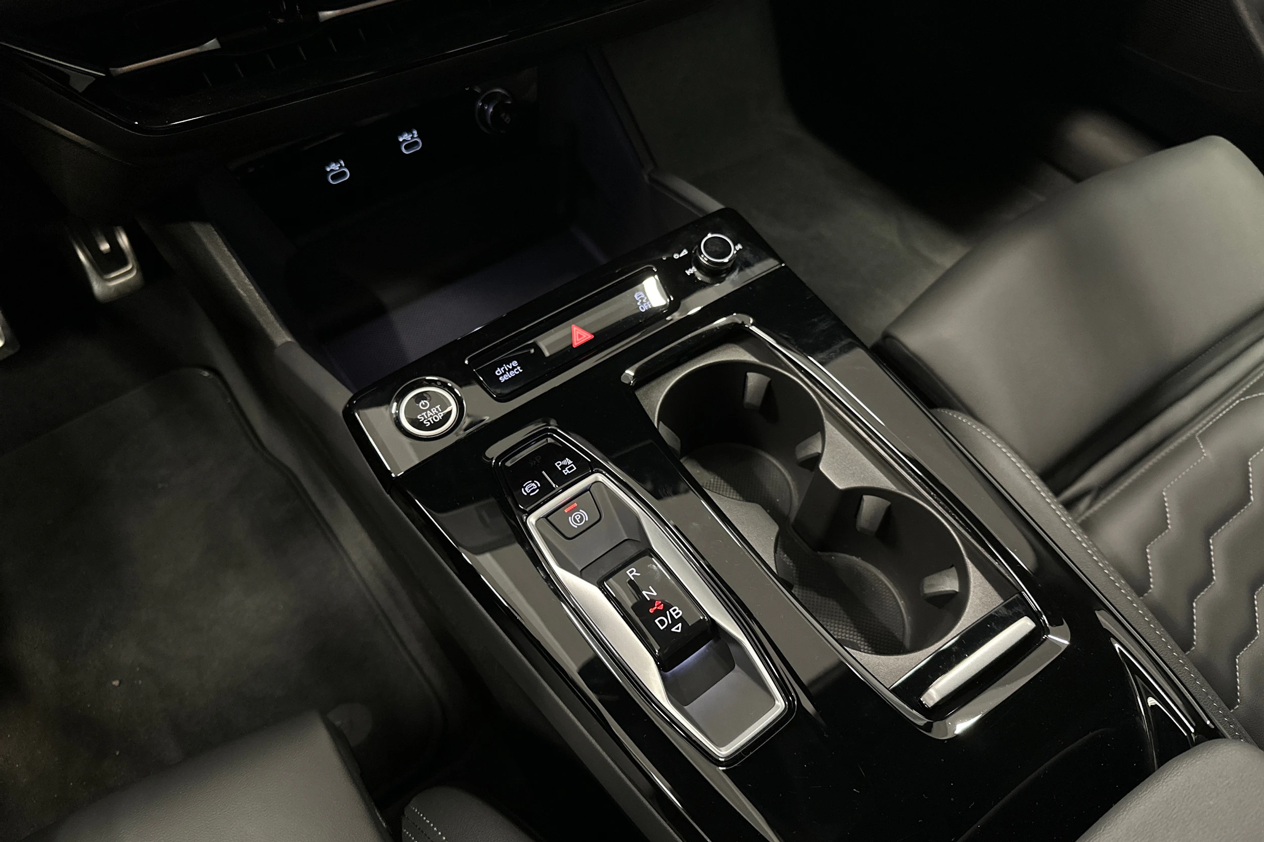 musta Audi A6 e-tron 2025 kuva 33.