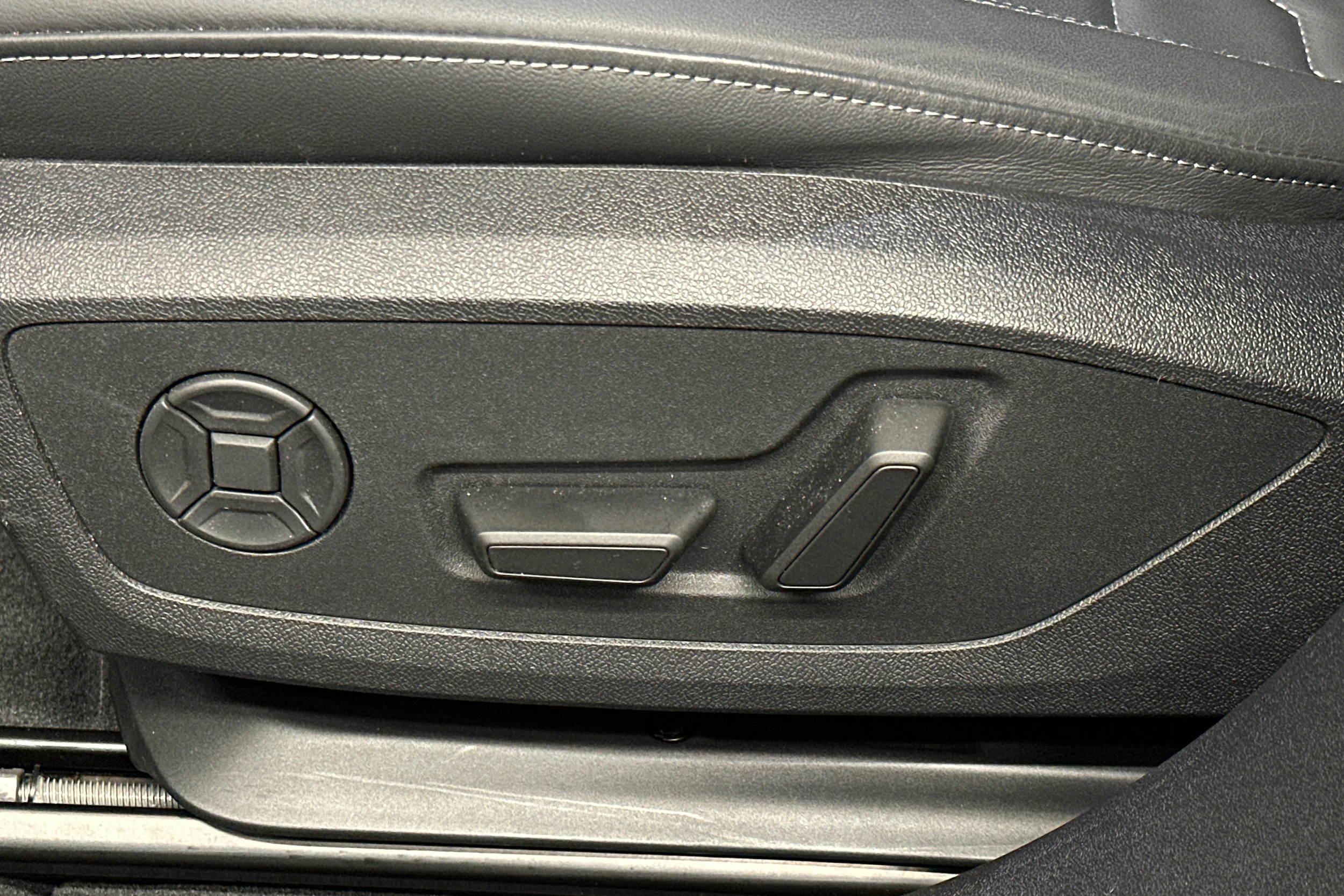 musta Audi A6 e-tron 2025 kuva 34.
