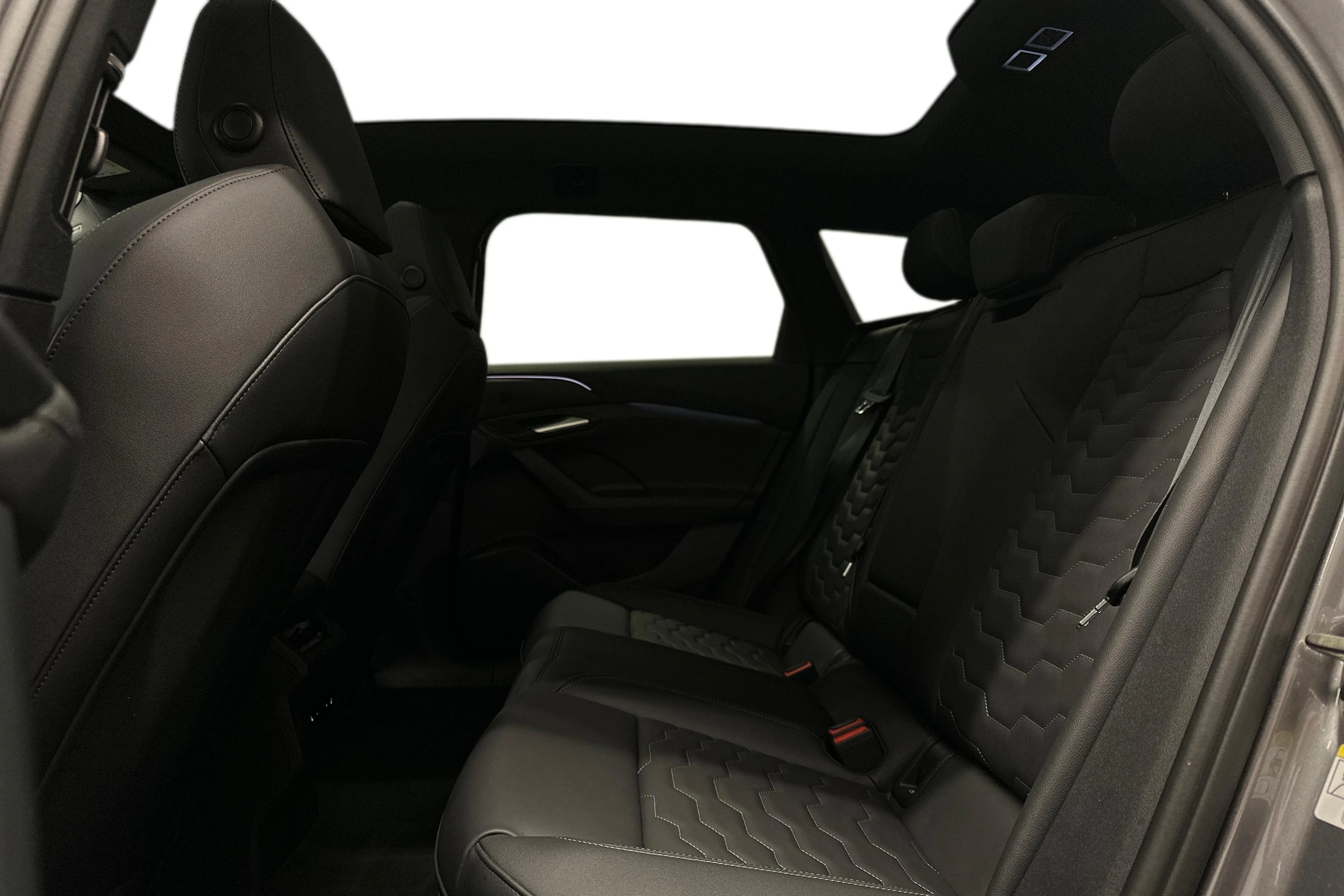 harmaa Audi A6 e-tron 2025 kuva 8.