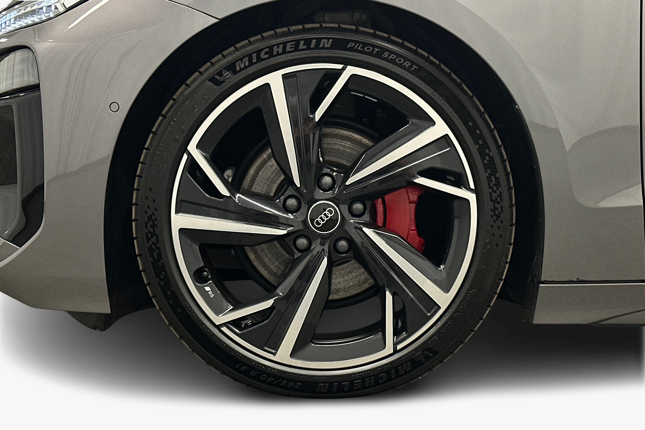 harmaa Audi A6 e-tron 2025 kuva 9.