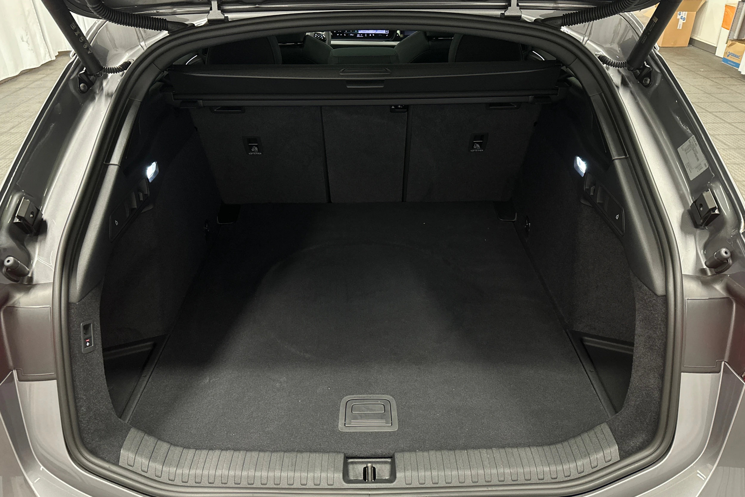 harmaa Audi A6 e-tron 2025 kuva 11.