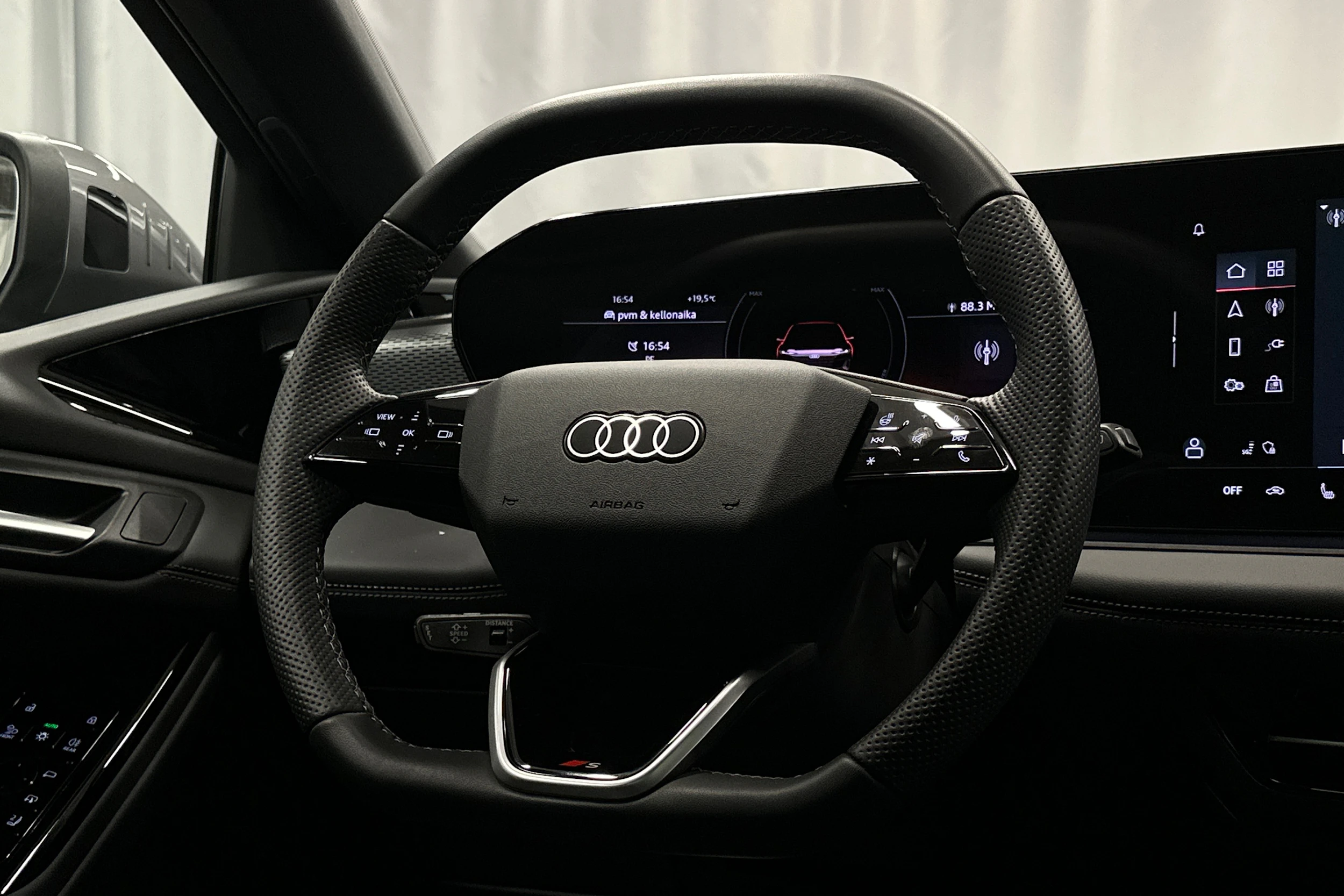 harmaa Audi A6 e-tron 2025 kuva 18.