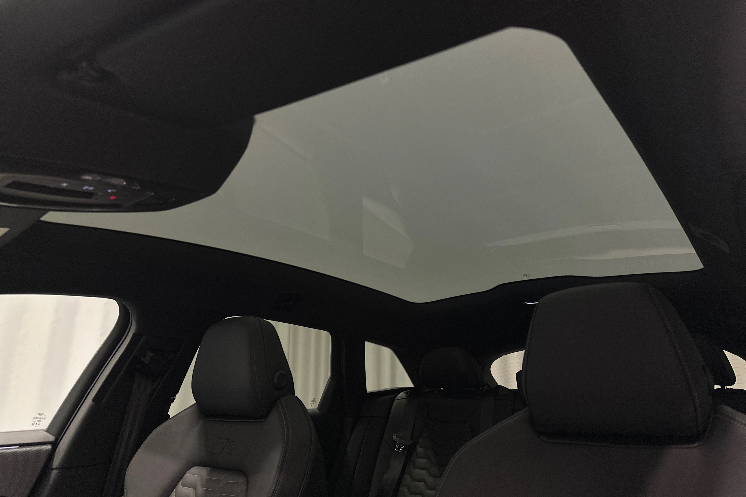 harmaa Audi A6 e-tron 2025 kuva 34.