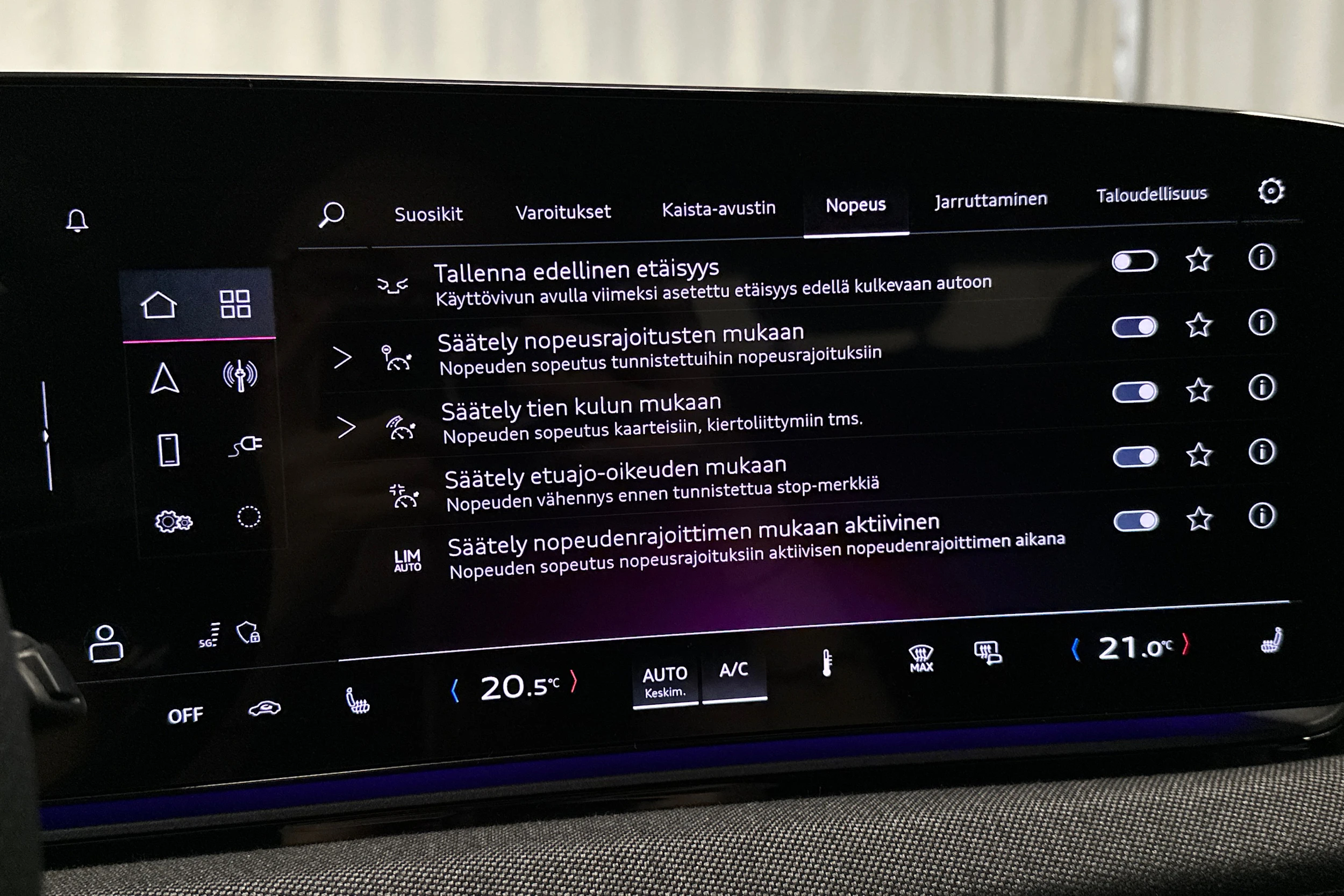 harmaa Audi A6 e-tron 2025 kuva 30.