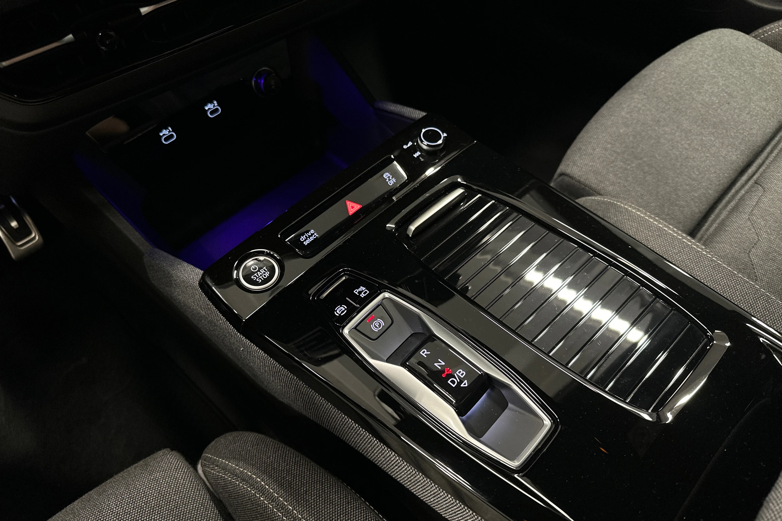 harmaa Audi A6 e-tron 2025 kuva 38.