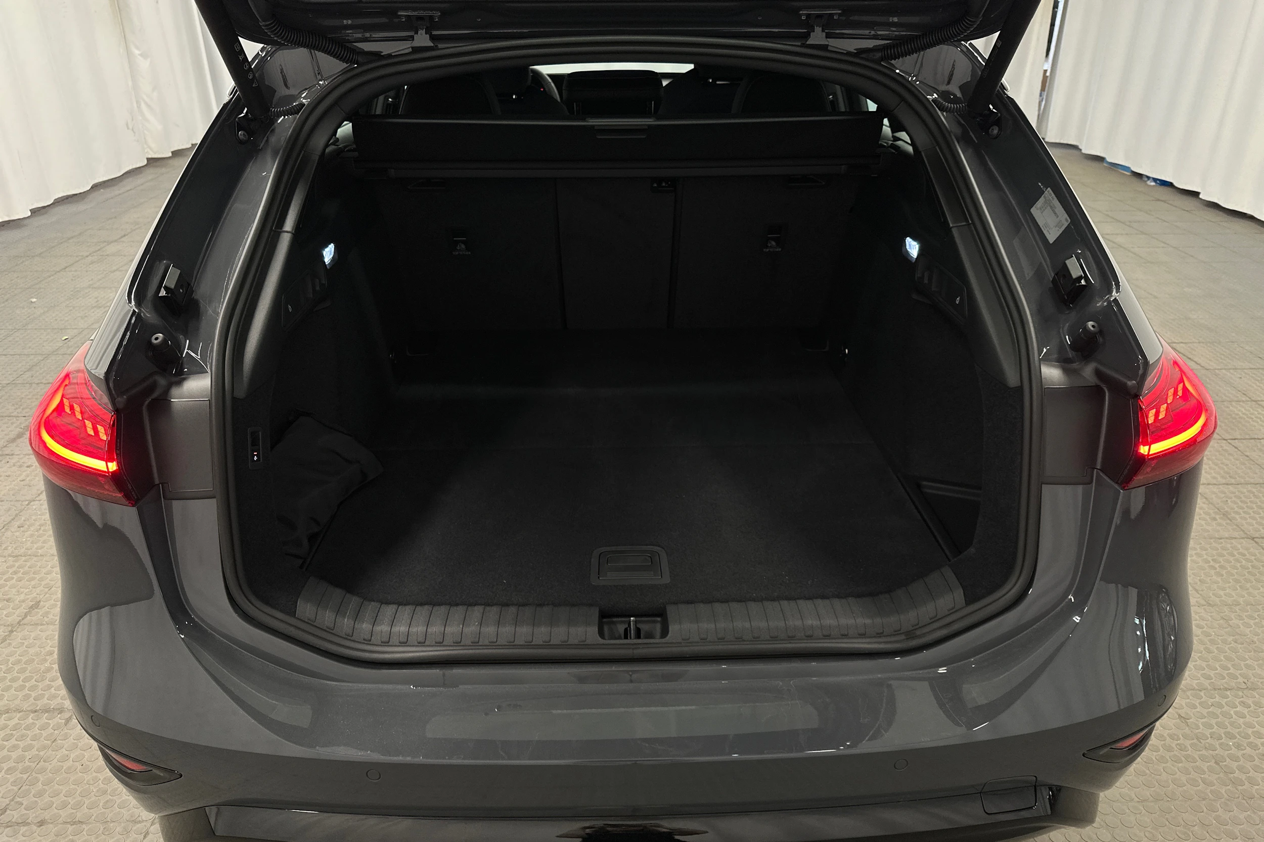 harmaa Audi A6 e-tron 2025 kuva 39.