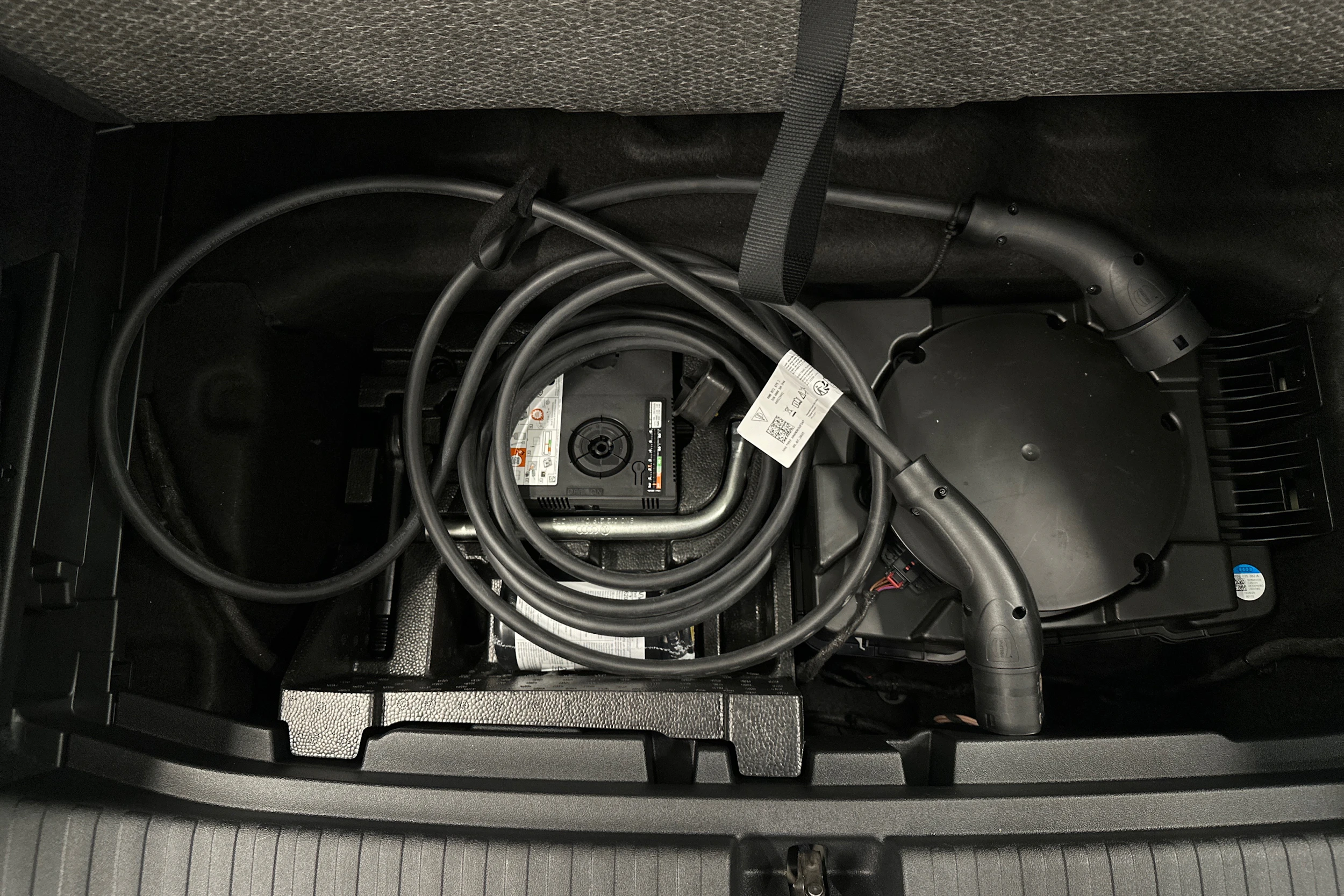harmaa Audi A6 e-tron 2025 kuva 40.