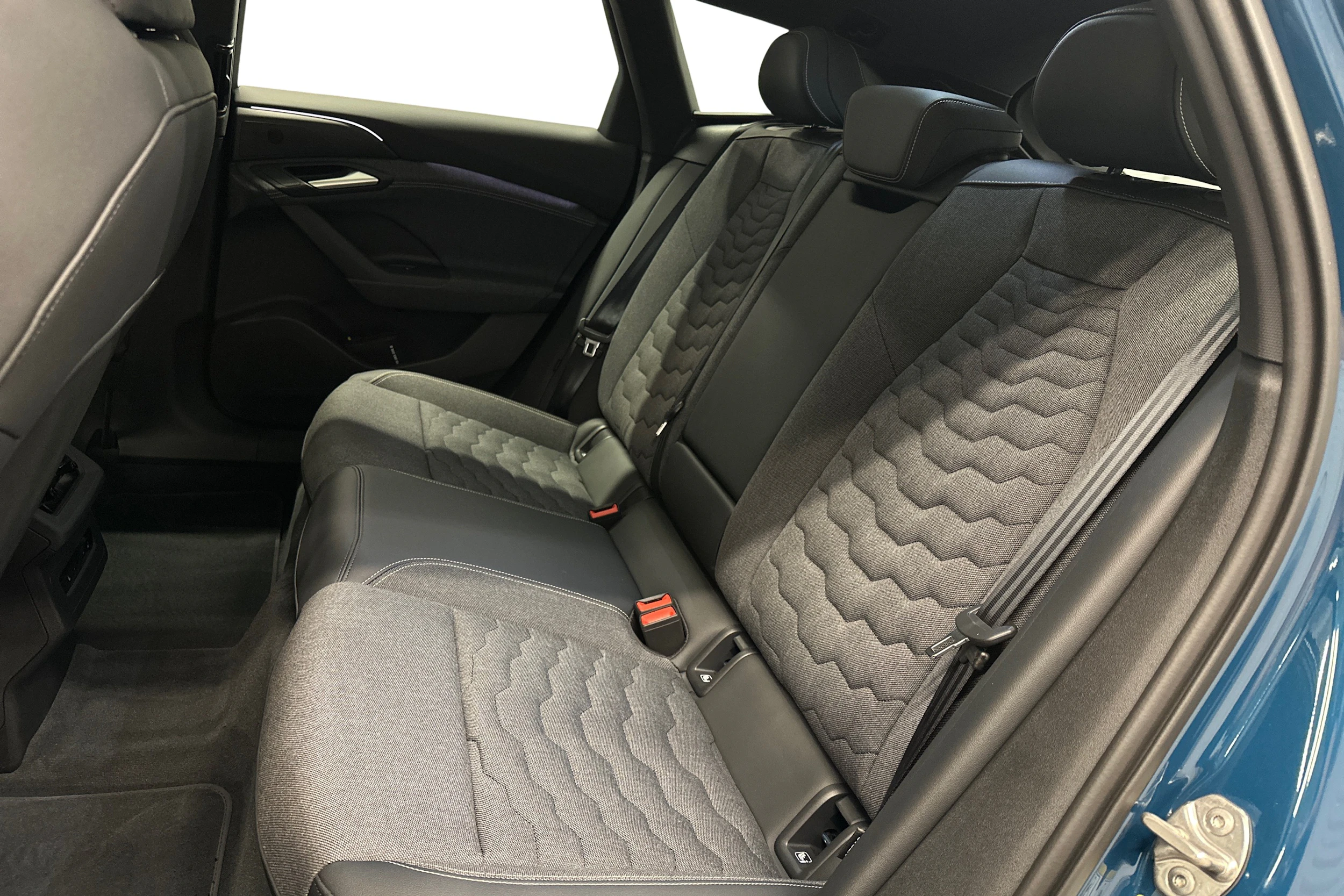 sininen Audi A6 e-tron 2025 kuva 8.