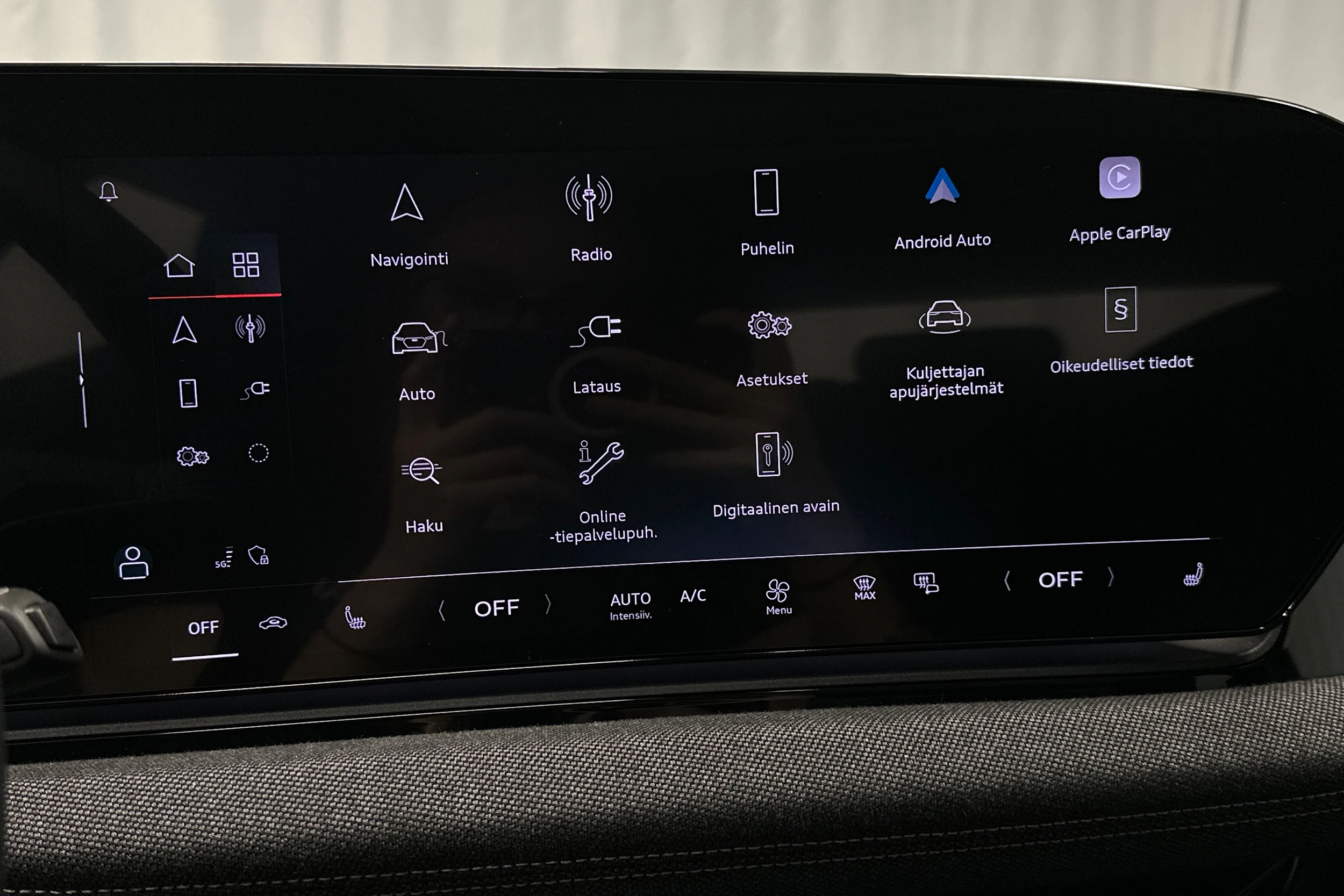 sininen Audi A6 e-tron 2025 kuva 16.