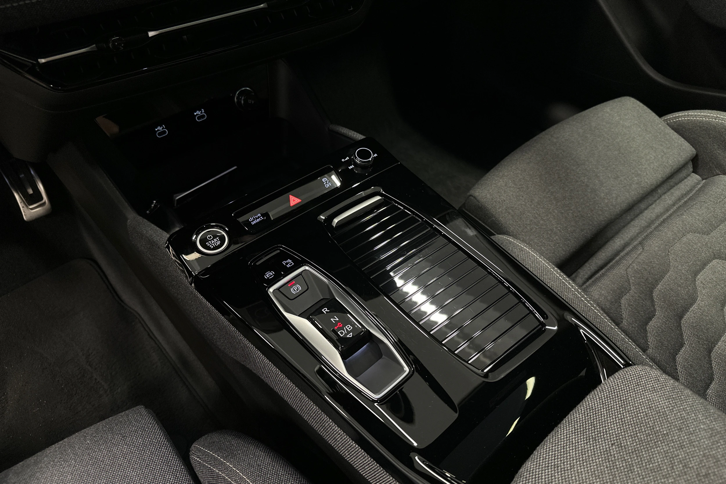 sininen Audi A6 e-tron 2025 kuva 34.