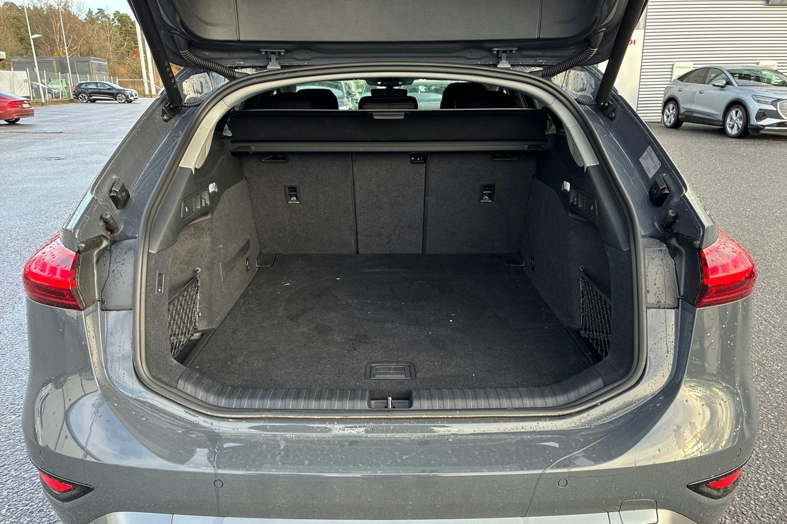 harmaa Audi A6 e-tron 2025 kuva 13.